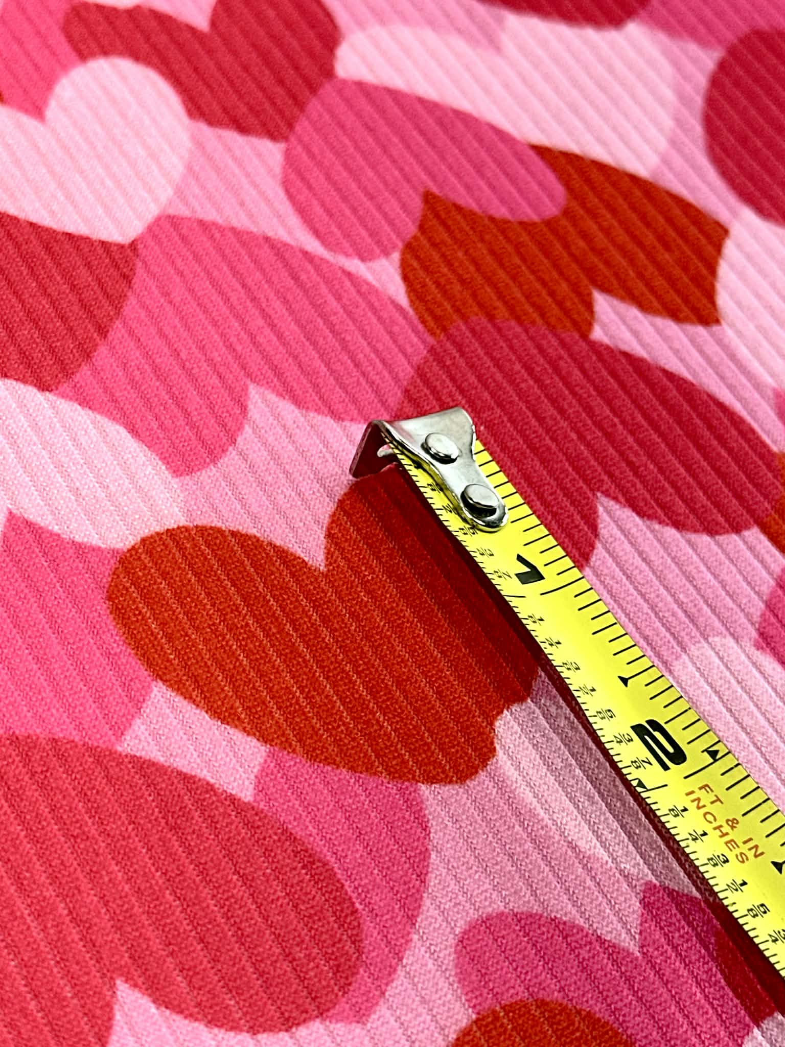 (4X2 YUMMY RIB) RED AND PINK HEARTS ON PINK (1)