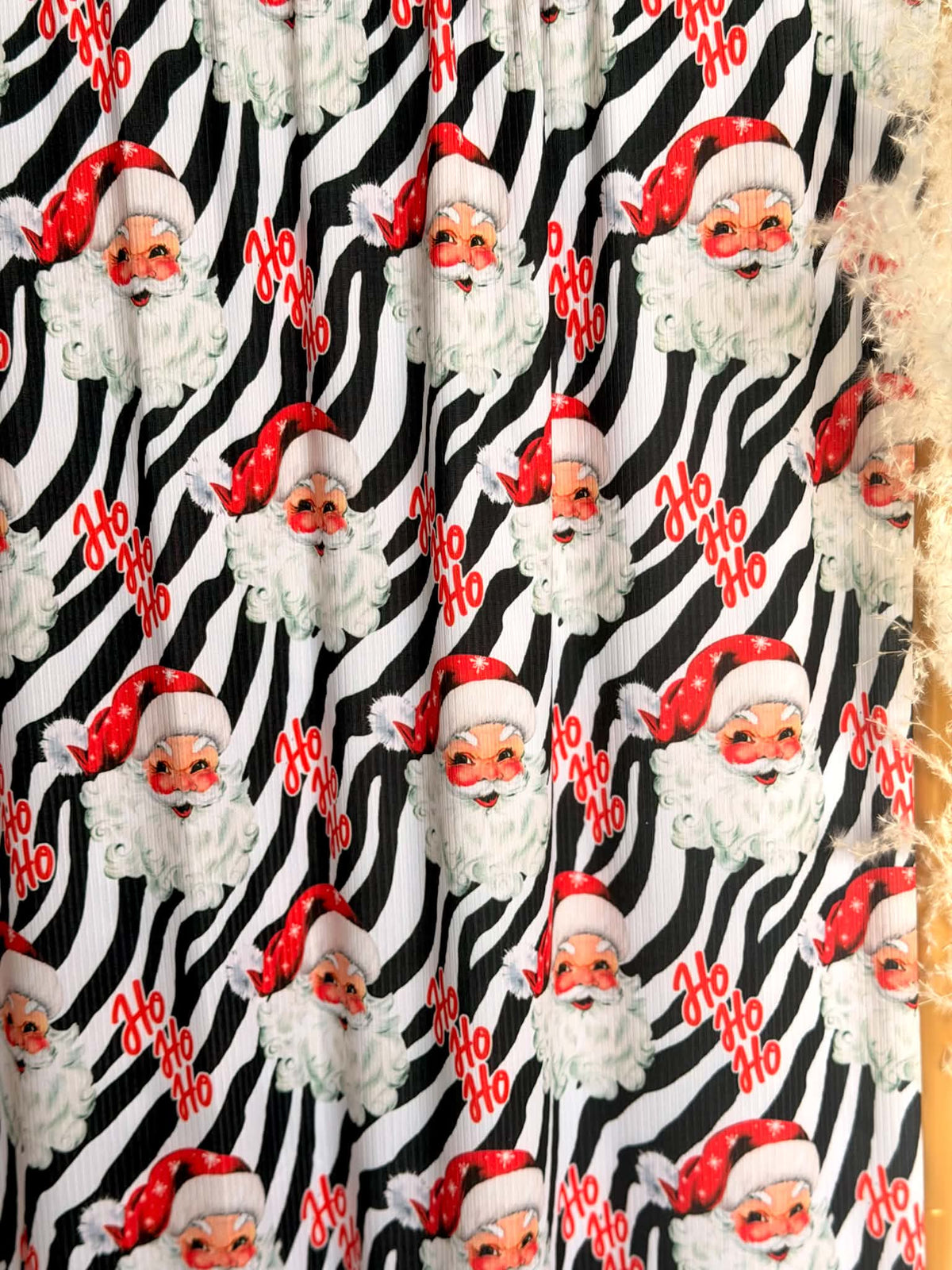 (4X2 YUMMY RIB) BIG RED SANTA ON ZEBRA PRINT
