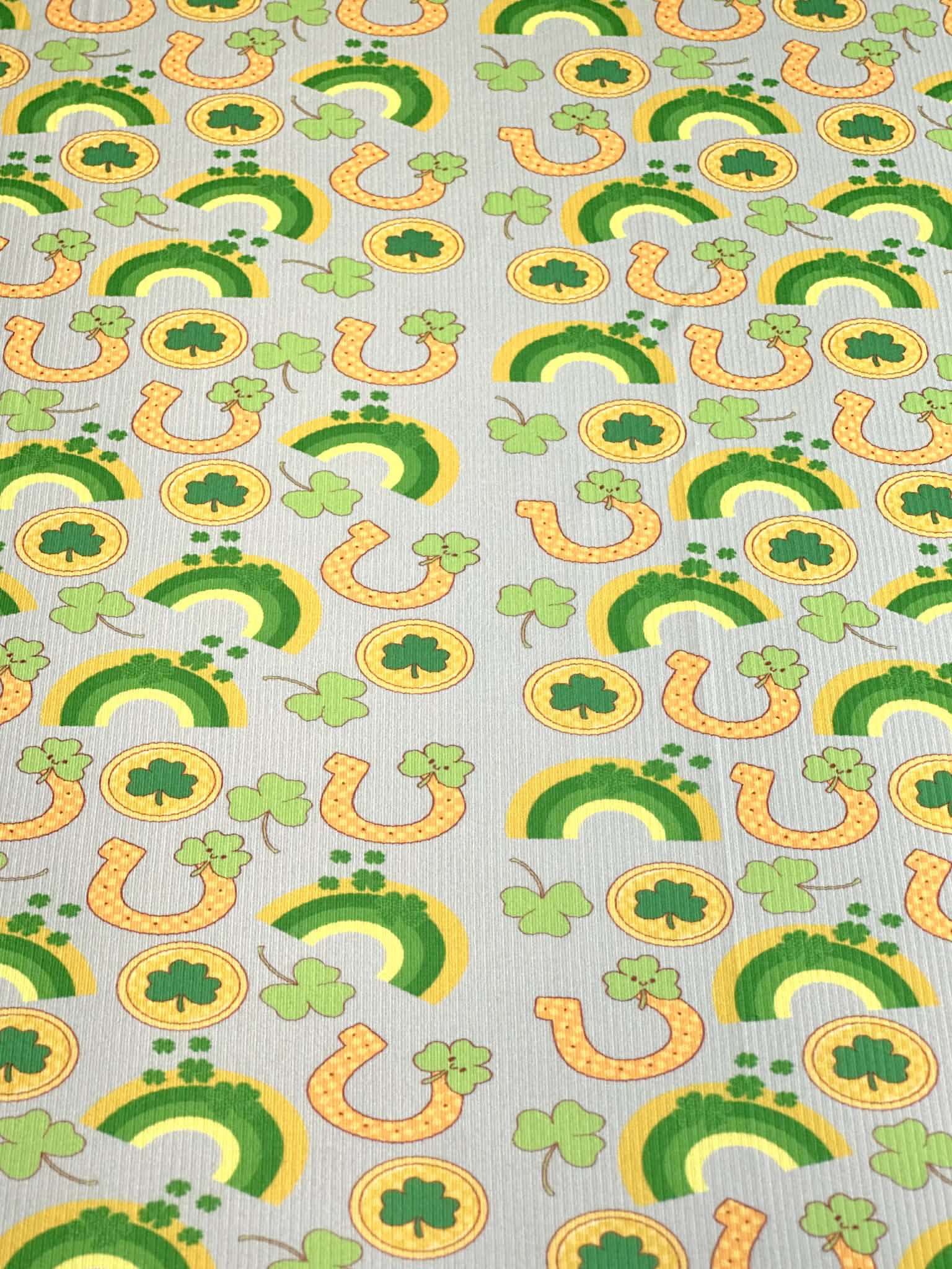 (2X2 YUMMY RIB) HORSESHOES, CLOVERS, AND COINS ON SAGE