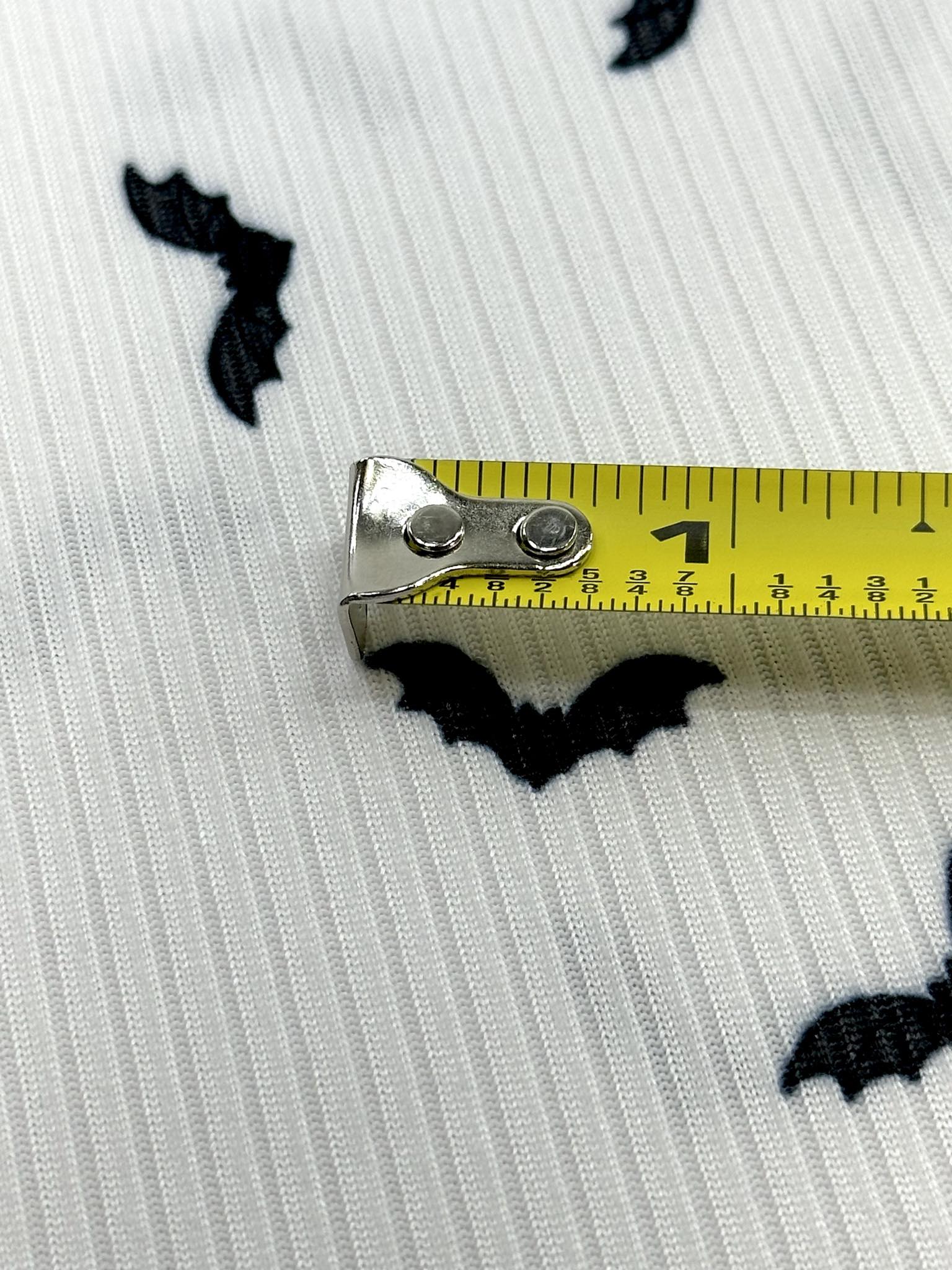(YUMMY RIB) BLACK BATS ON OFF WHITE