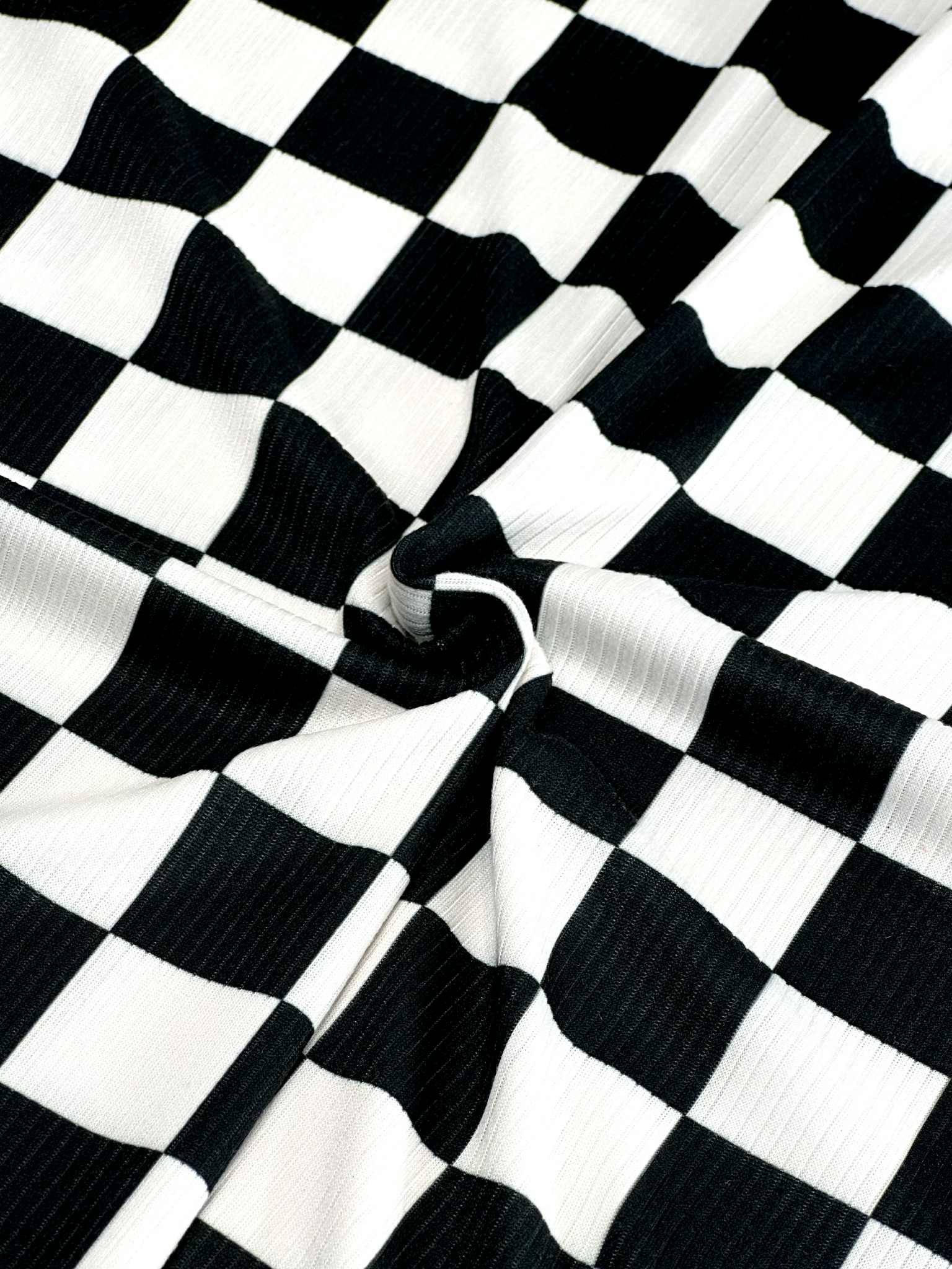 (4X2 RIB) MEDIUM BLACK AND OFF WHITE CHECKERED