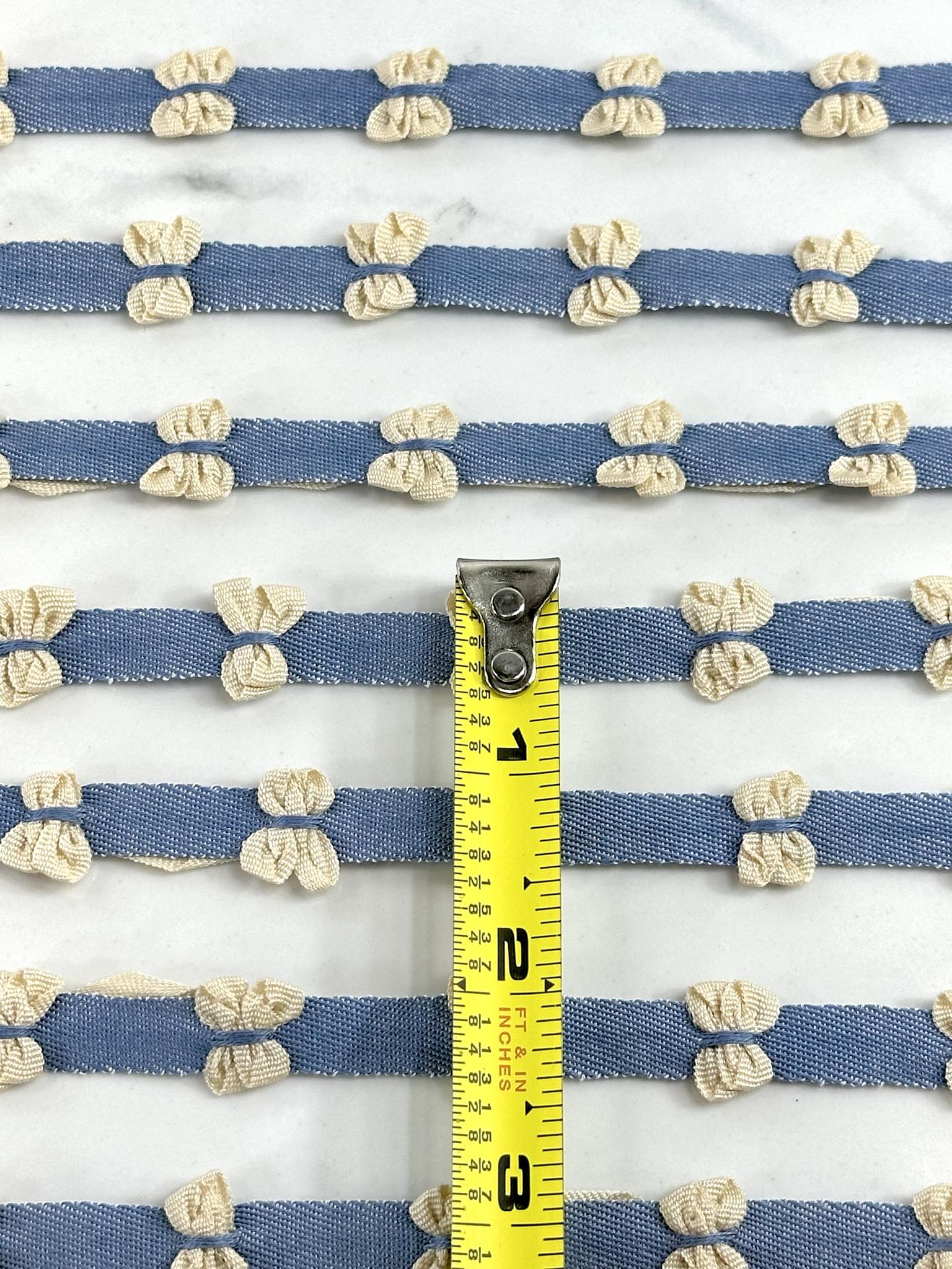 (TRIM) CREAM BOWS ON DENIM STRIP