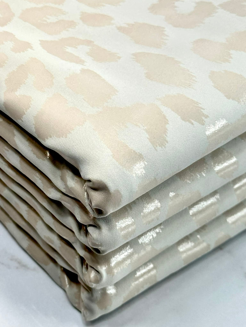 (PLEATHER) GLOSSY CREAM CHEETAH ON FLAT CREAM