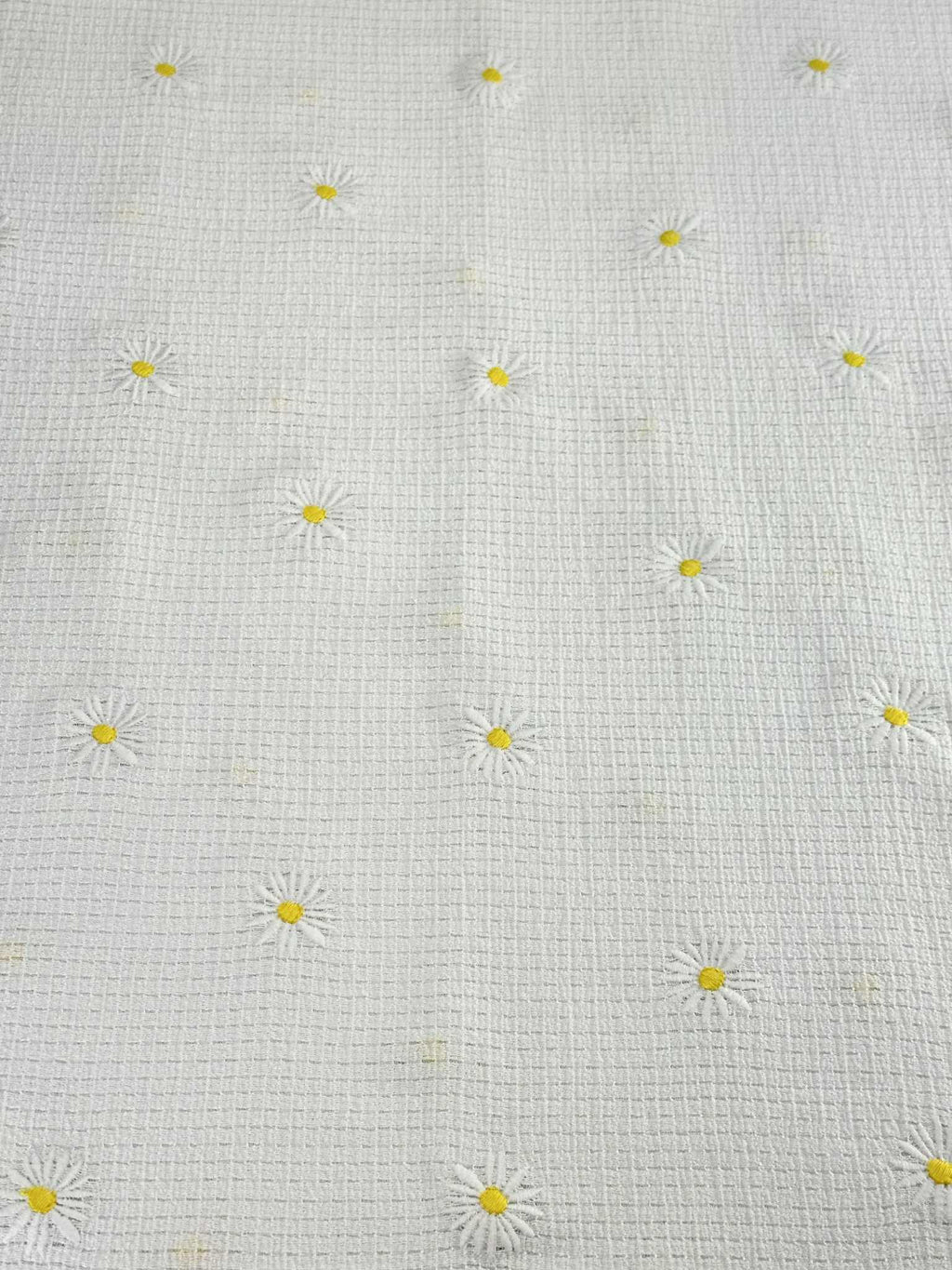 (KNIT) WHITE DAISIES ON WHITE