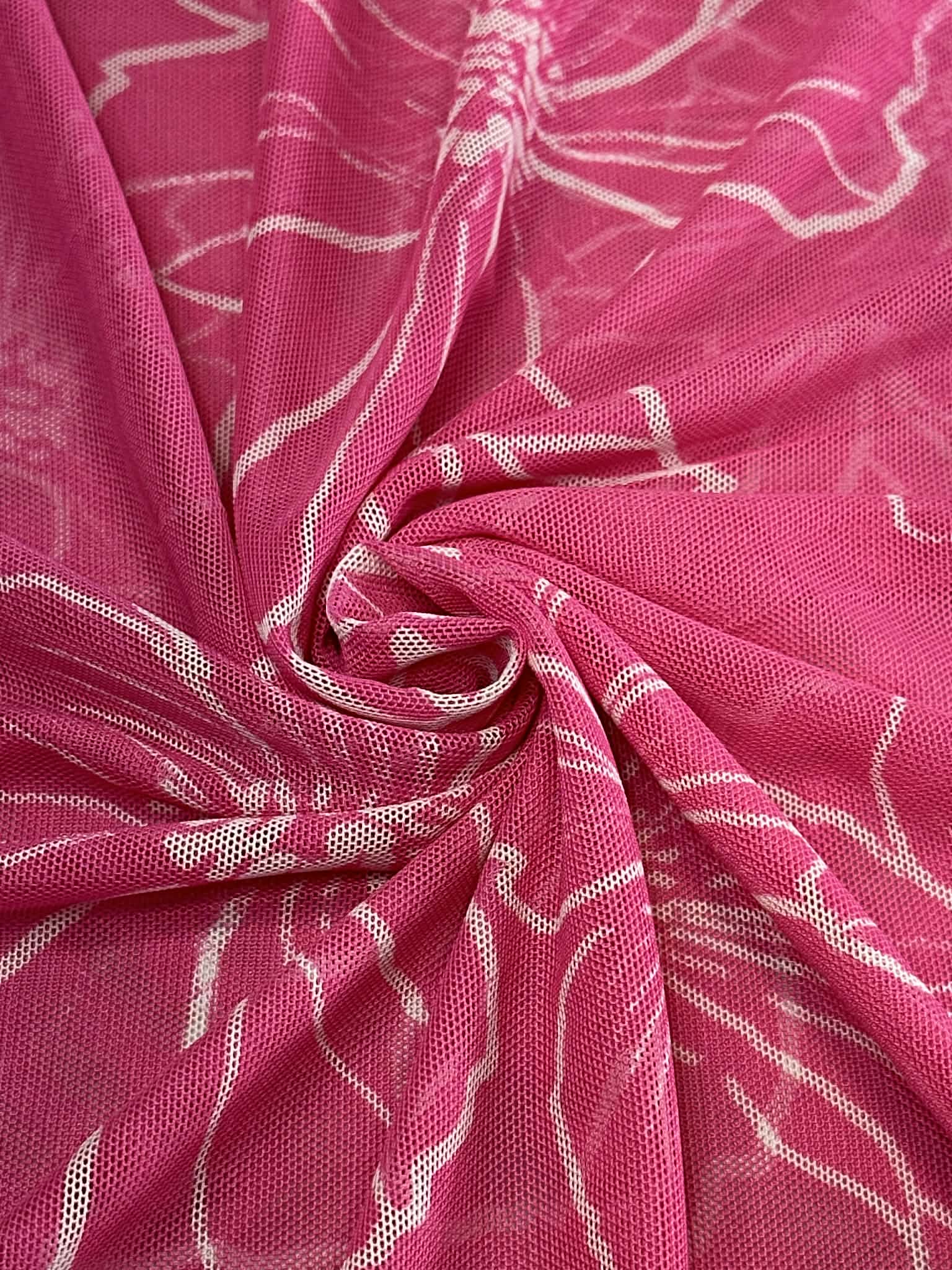 (MESH) WHITE FLORAL ON PINK
