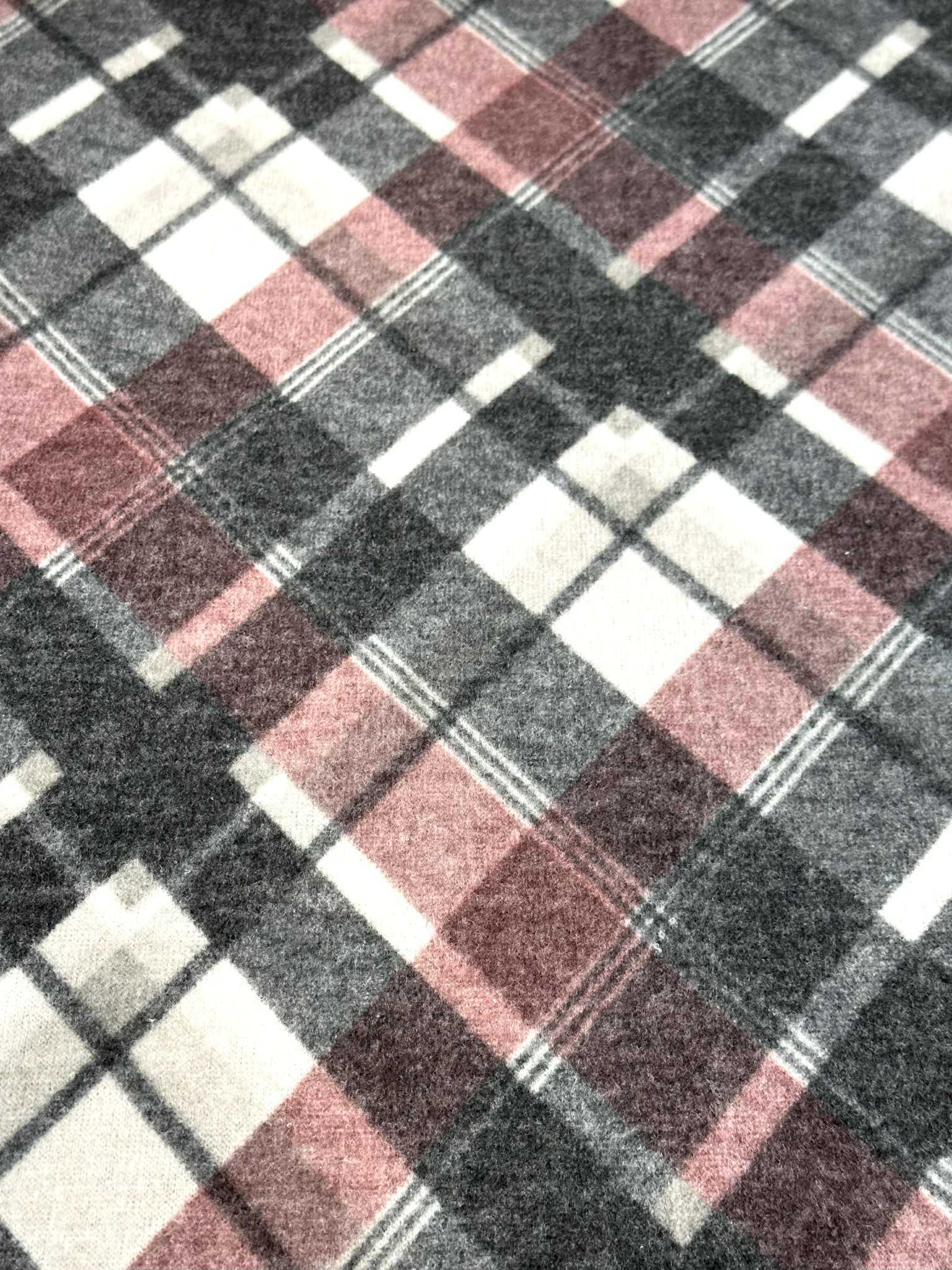 (BRUSHED SWEATER KNIT) BURGUNDY DIAGONAL PLAID