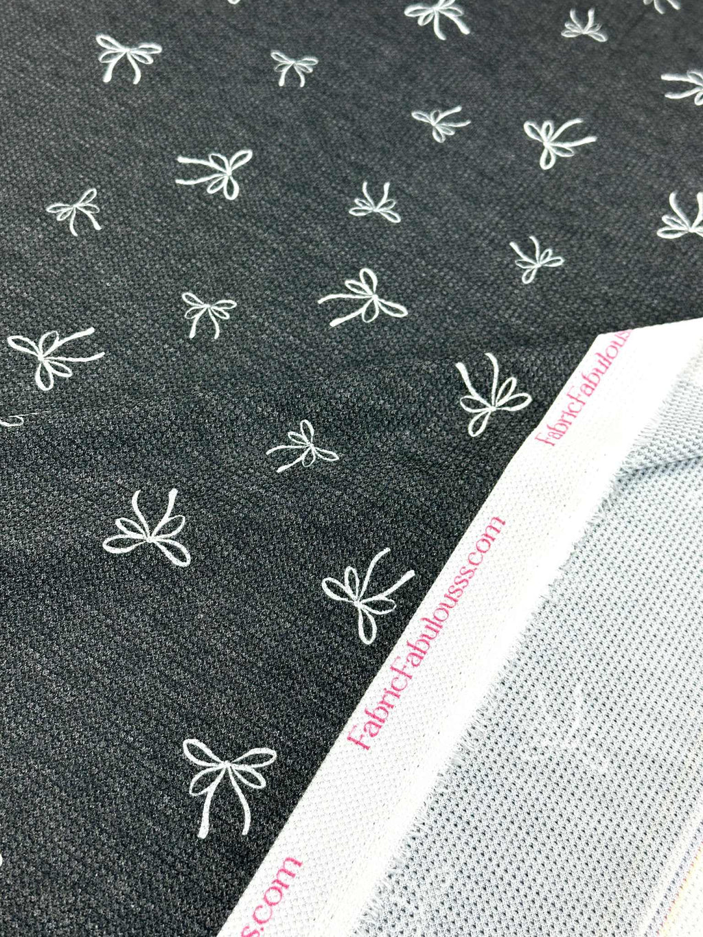 (THERMAL) OFF WHITE BOWS ON BLACK (2)