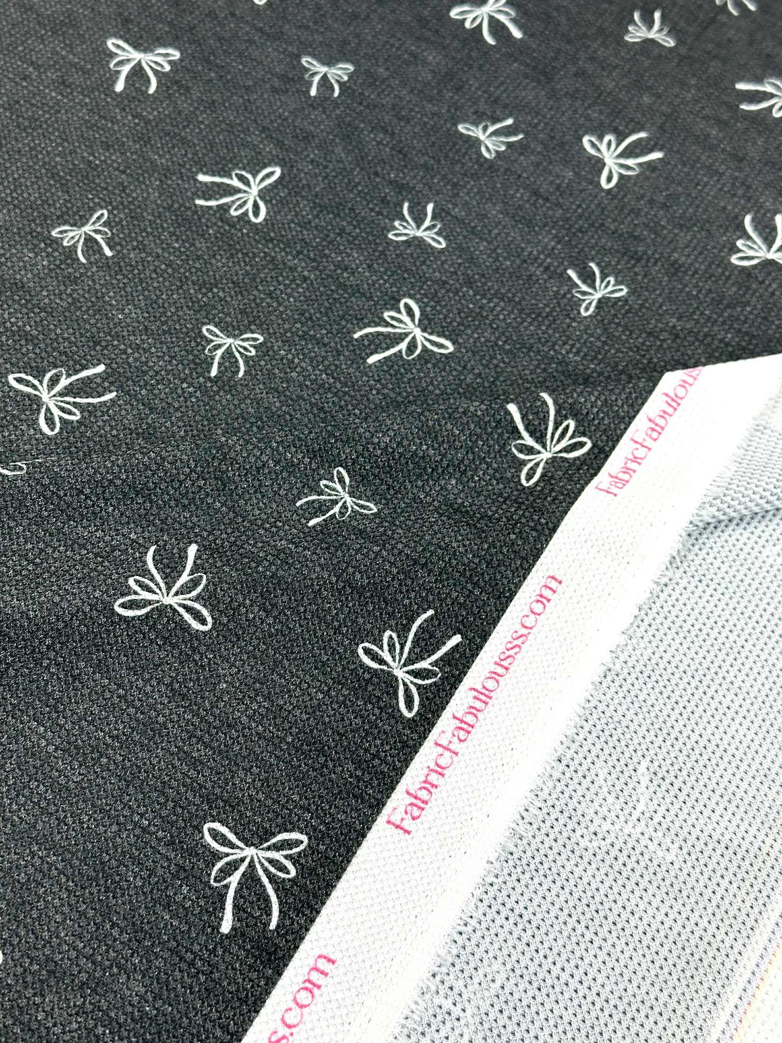 (THERMAL) OFF WHITE BOWS ON BLACK (2)
