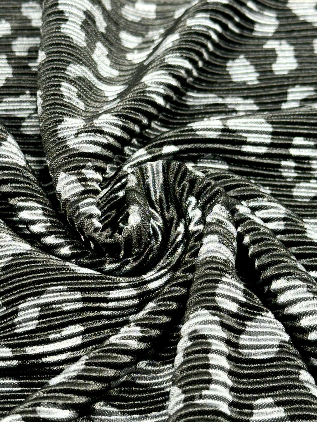 (PLEATED) CHEETAH ON BLACK(5)
