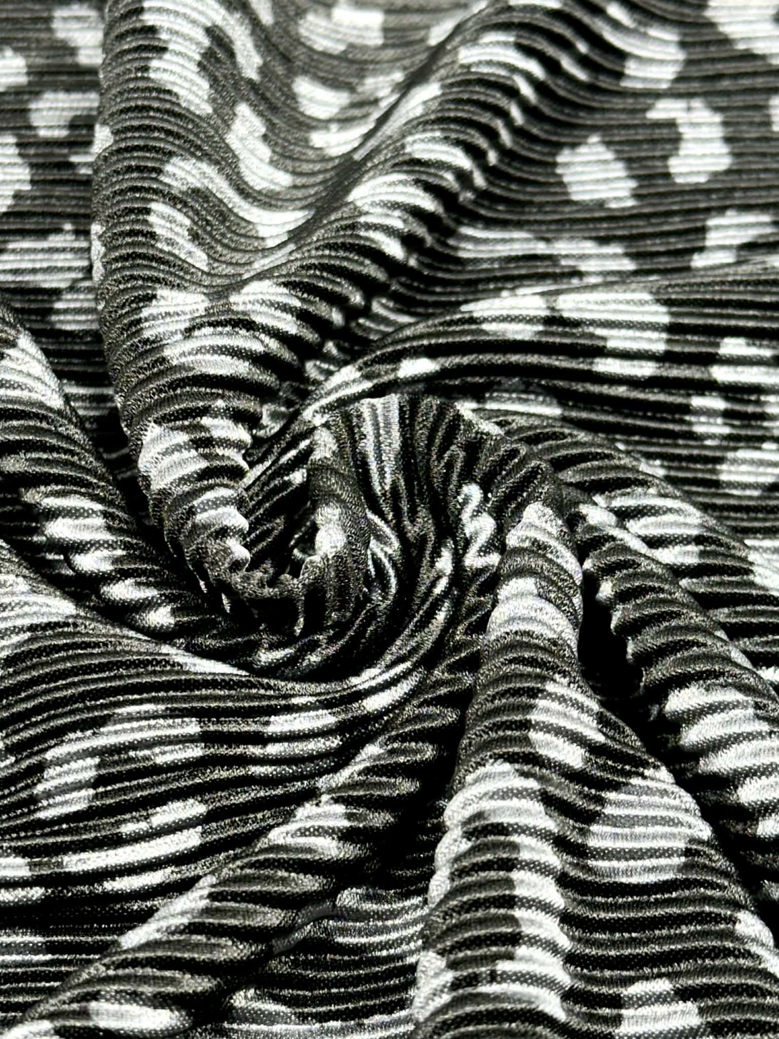 (PLEATED) CHEETAH ON BLACK(5)