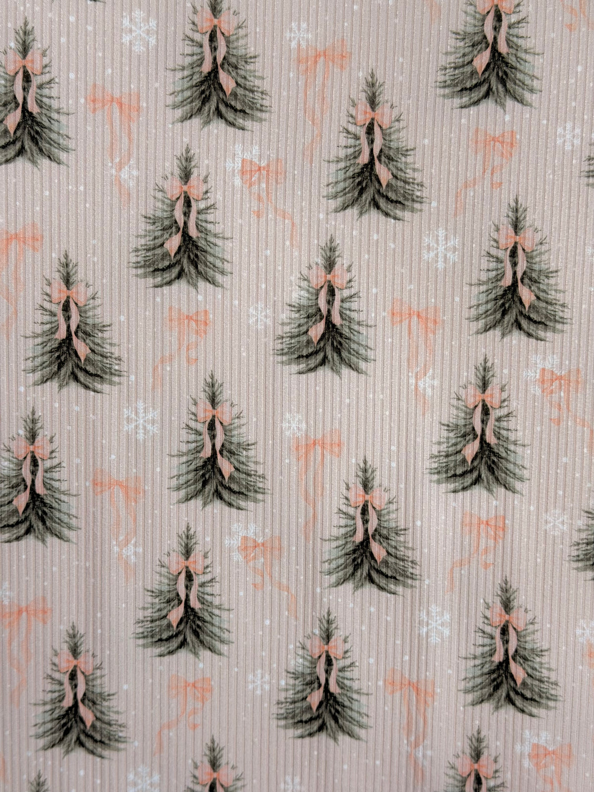 (4x2 YUMMY RIB) PINE TREES WITH BOWS ON LIGHT BLUSH
