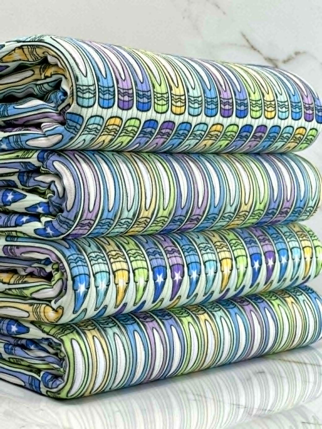 (4X2 YUMMY RIB) MEDIUM CRAYONS ON BLUE