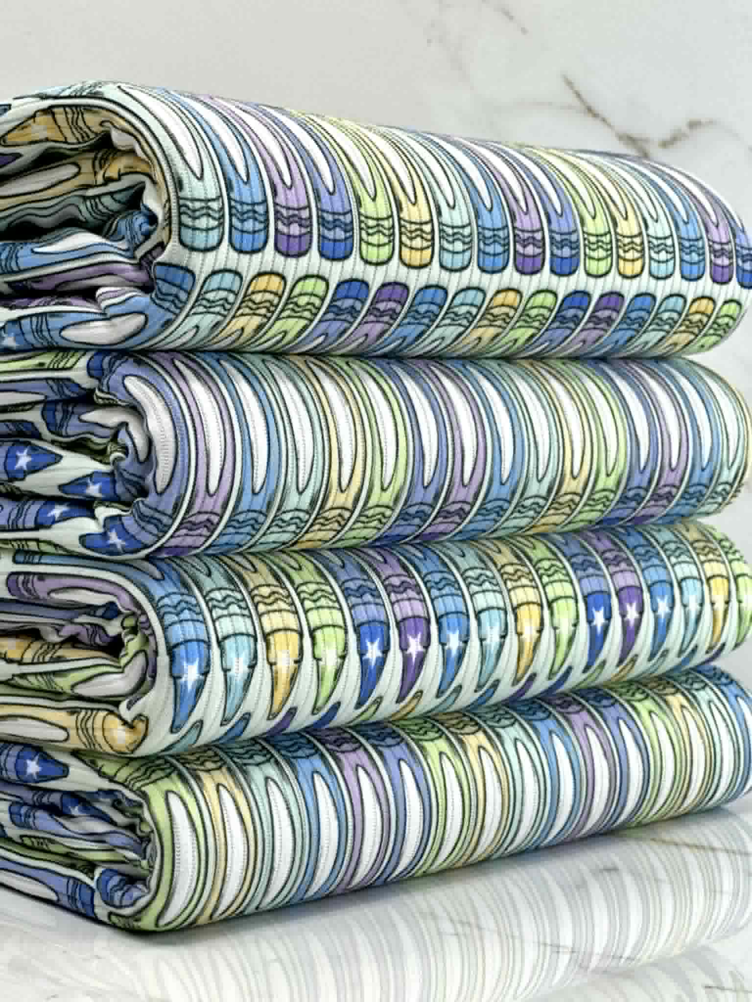 (4X2 YUMMY RIB) MEDIUM CRAYONS ON BLUE