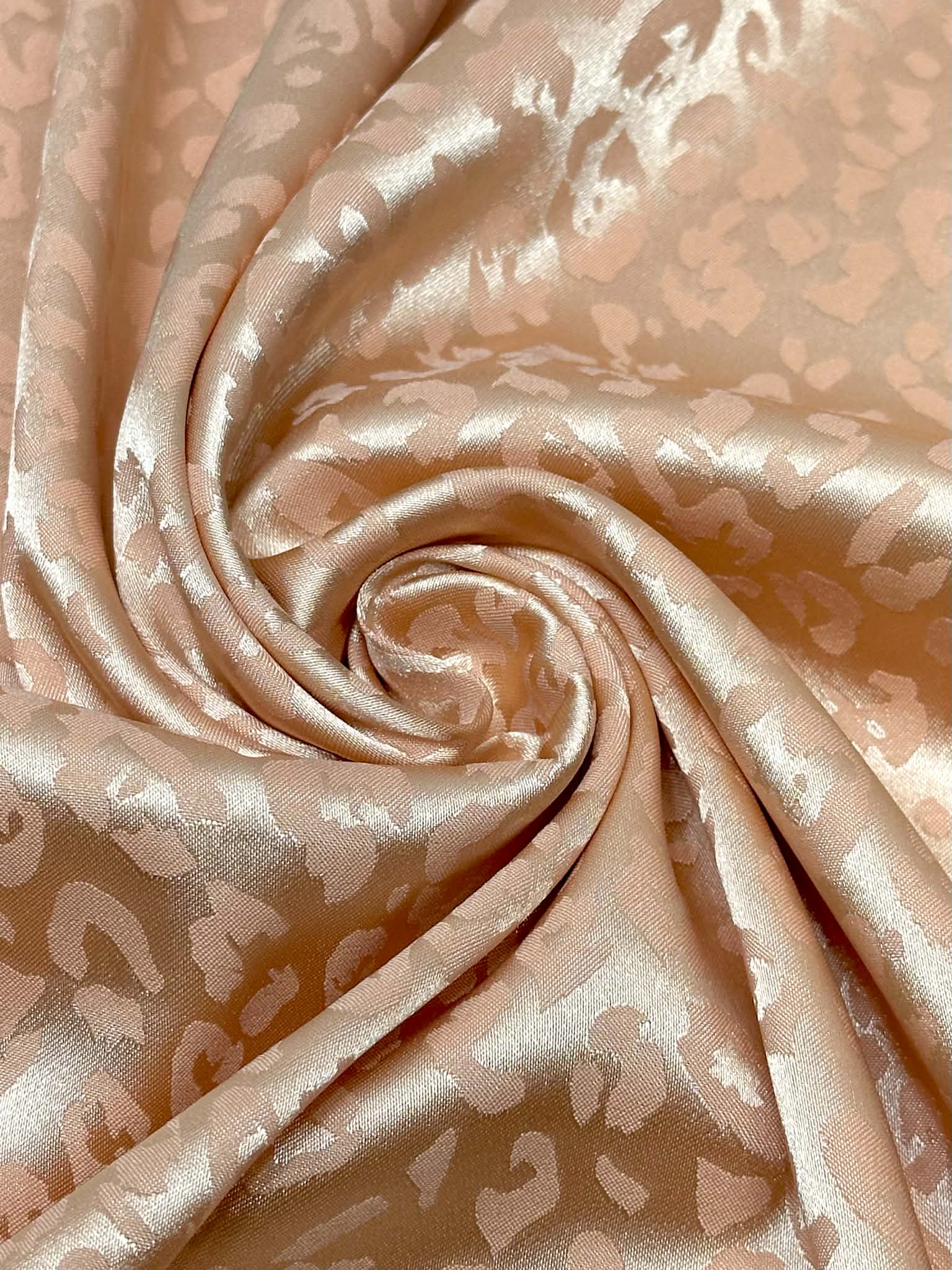 (SATIN) TINY CHEETAH ON PEACH