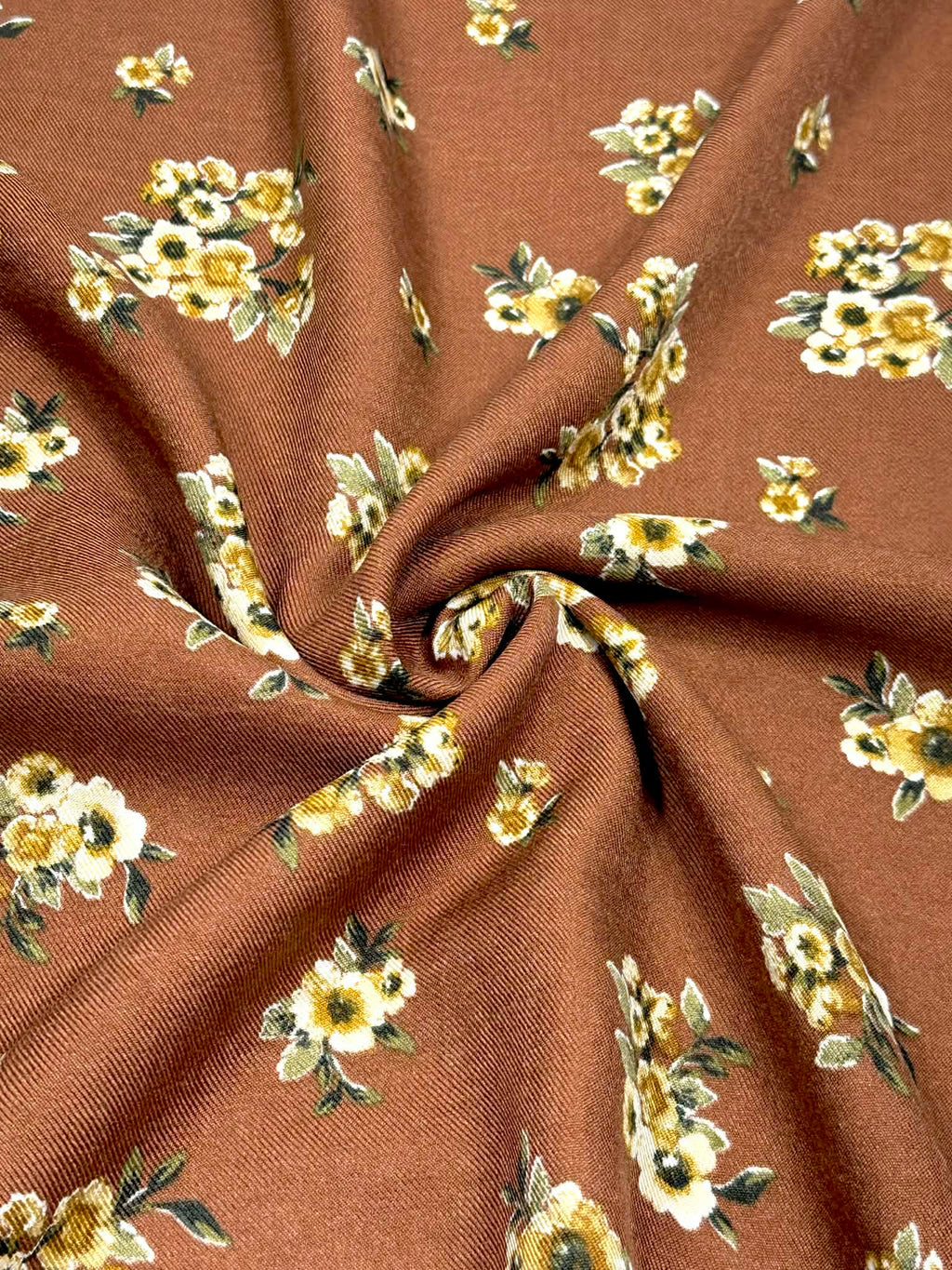 (WOVEN) CREAM FLOWERS ON WARM BROWN