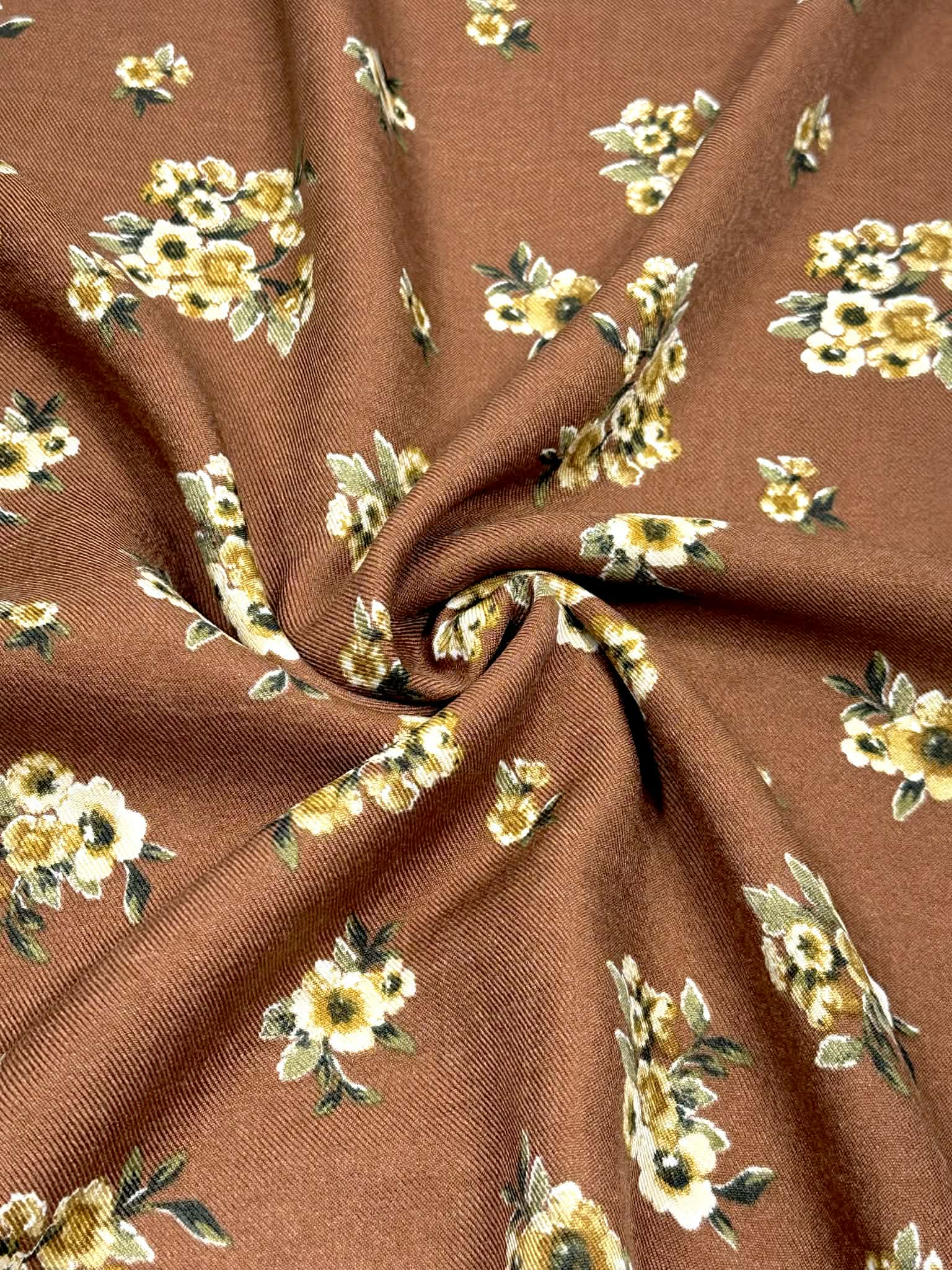 (WOVEN) CREAM FLOWERS ON WARM BROWN