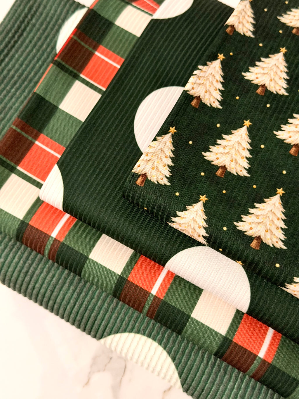 (URBAN RIB) BIG OFF WHITE POLKA DOTS ON EVERGREEN
