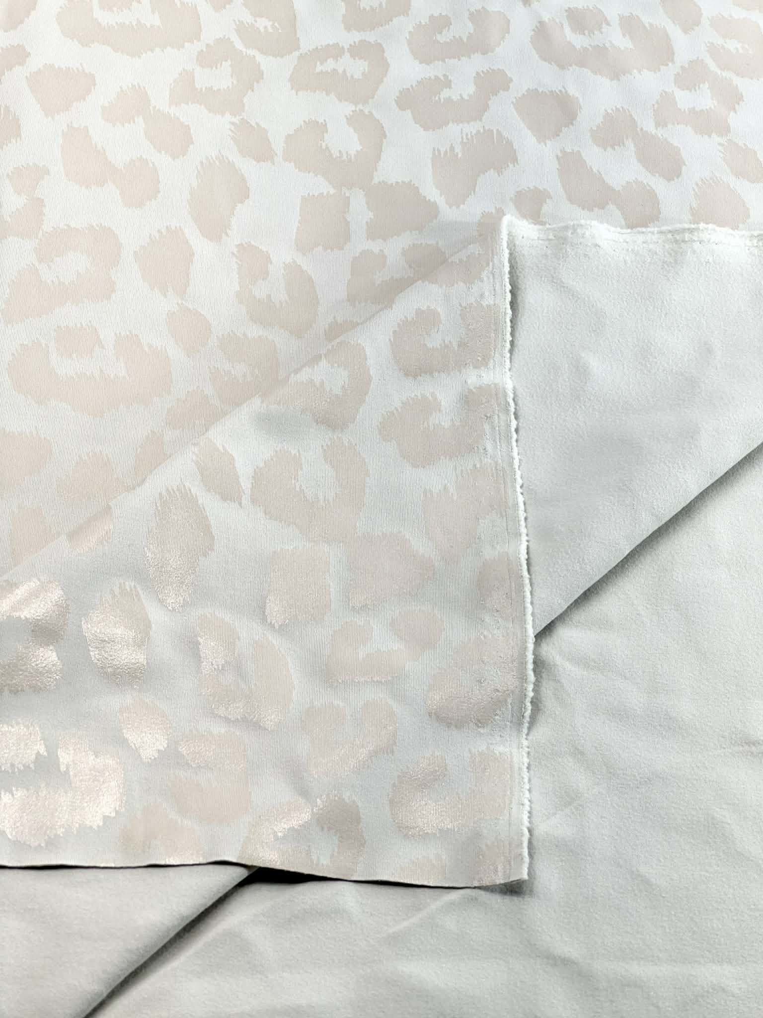 (PLEATHER) GLOSSY CREAM CHEETAH ON FLAT CREAM