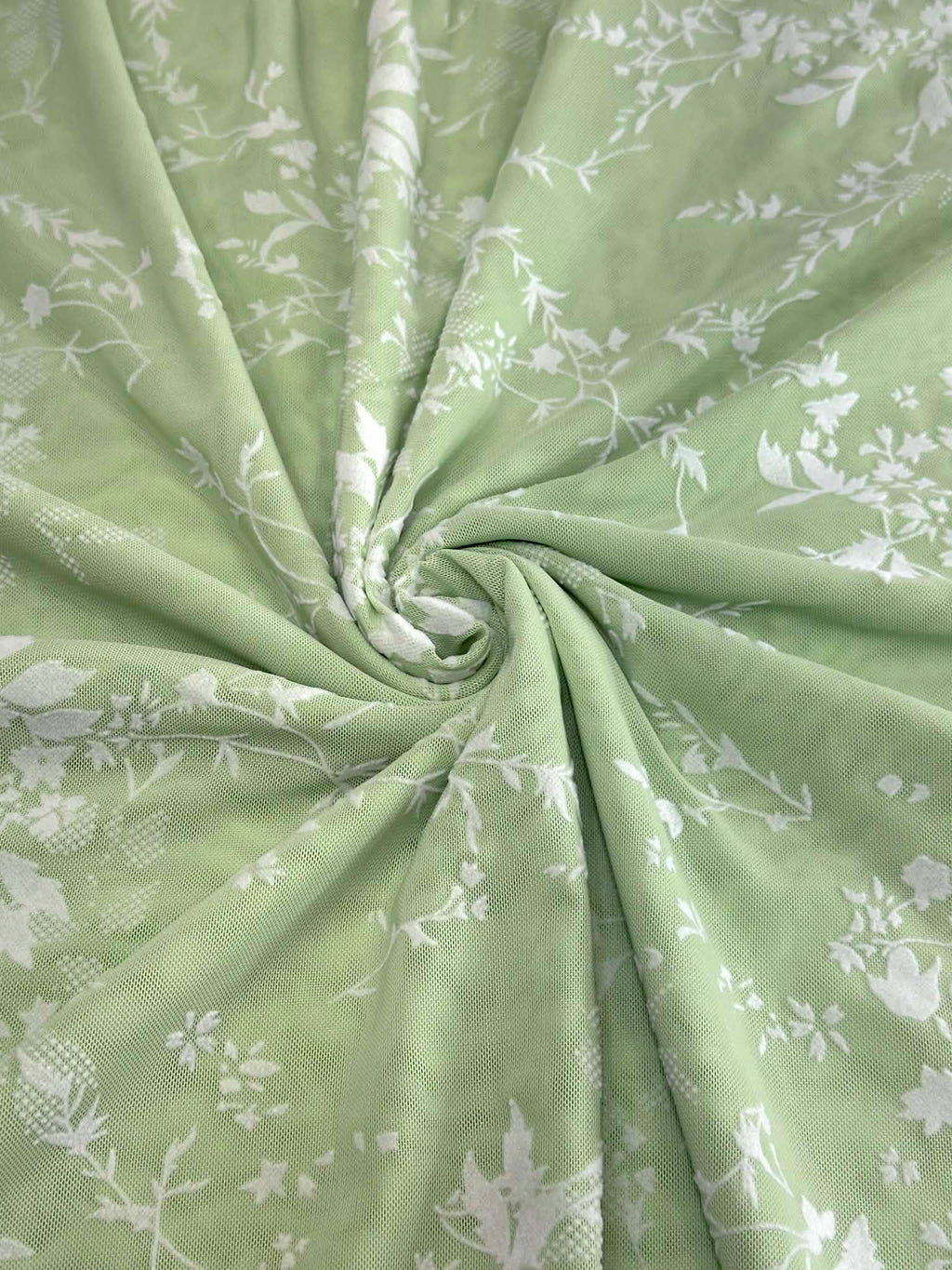 (MESH) WHITE FLORAL ON LIGHT GREEN