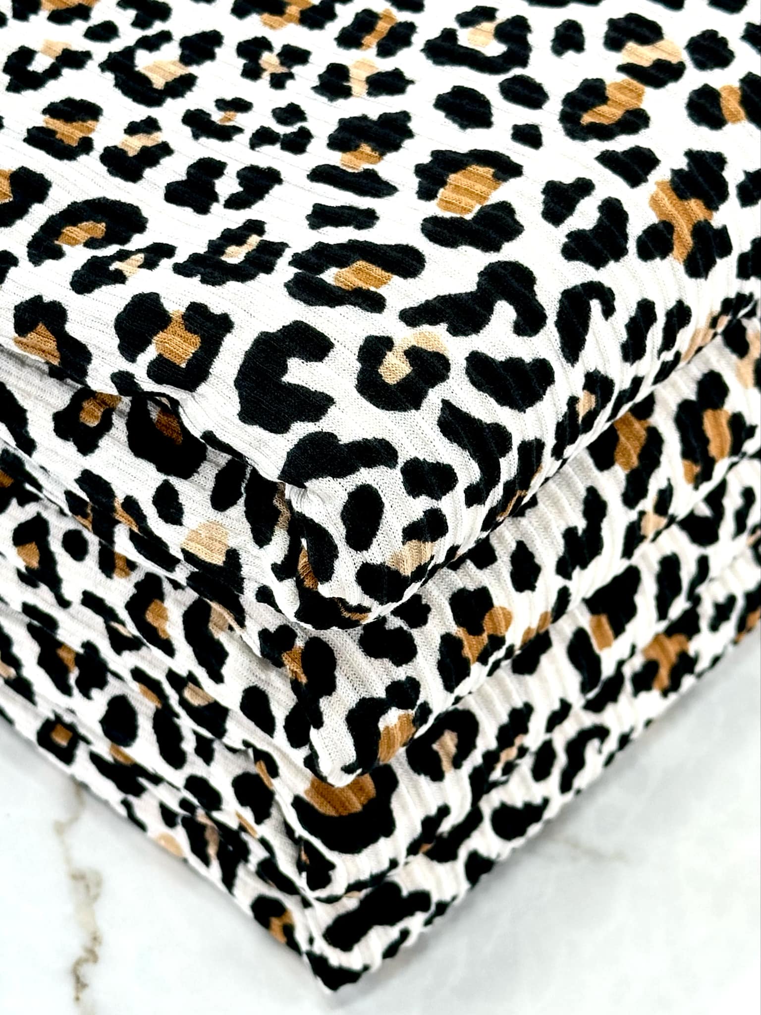 (URBAN RIB) LEOPARD PRINT ON OFF WHITE