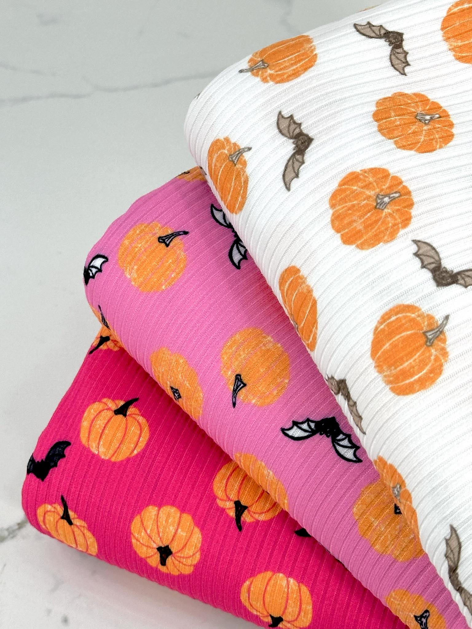 (YUMMY RIB) PUMPKINS AND BATS ON OFF WHITE