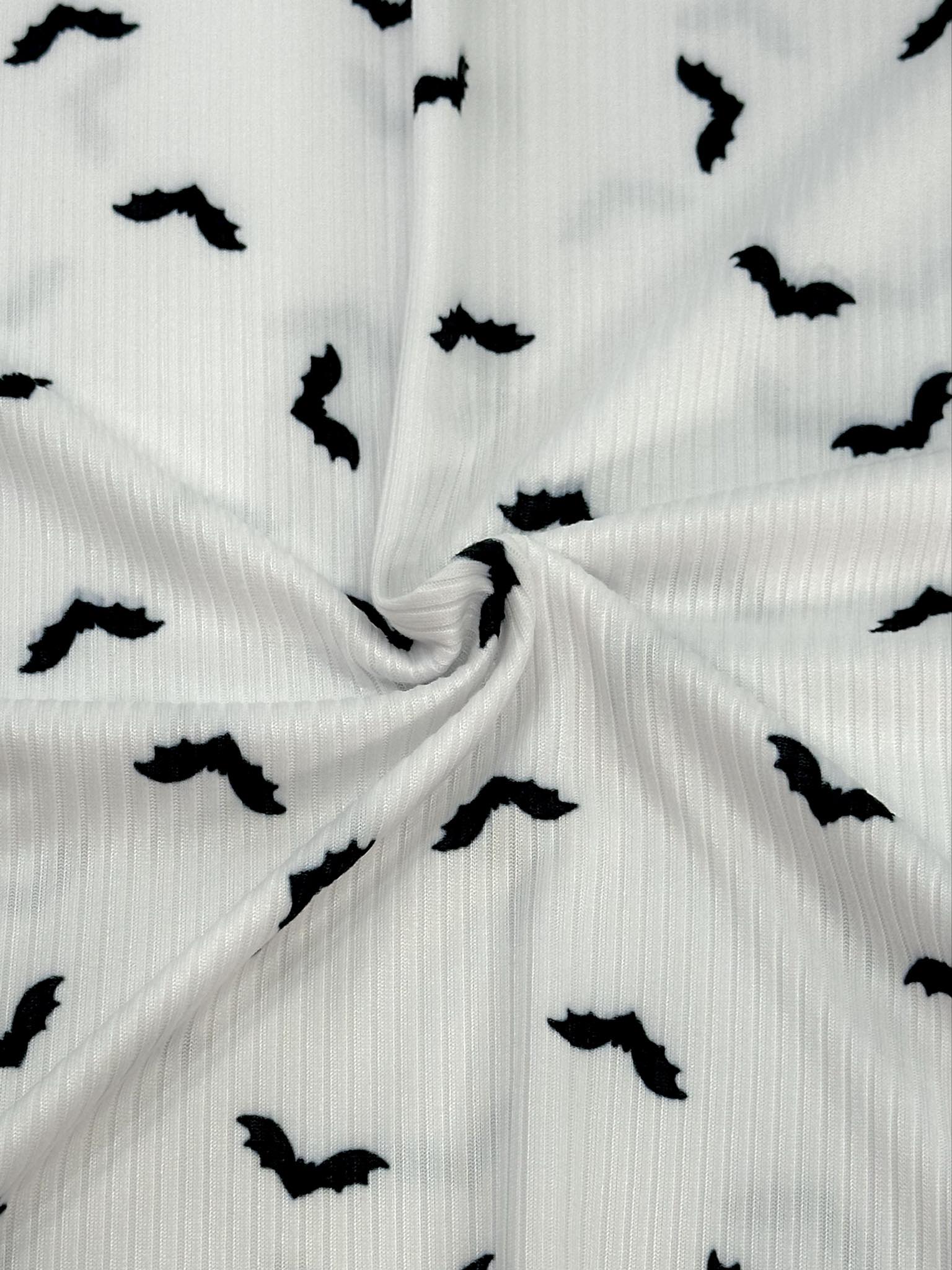 (YUMMY RIB) BLACK BATS ON OFF WHITE