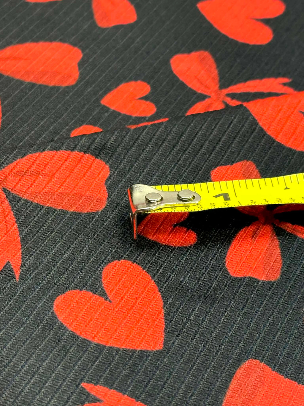 (4X2 YUMMY RIB) RED HEARTS AND BOWS ON BLACK (3)