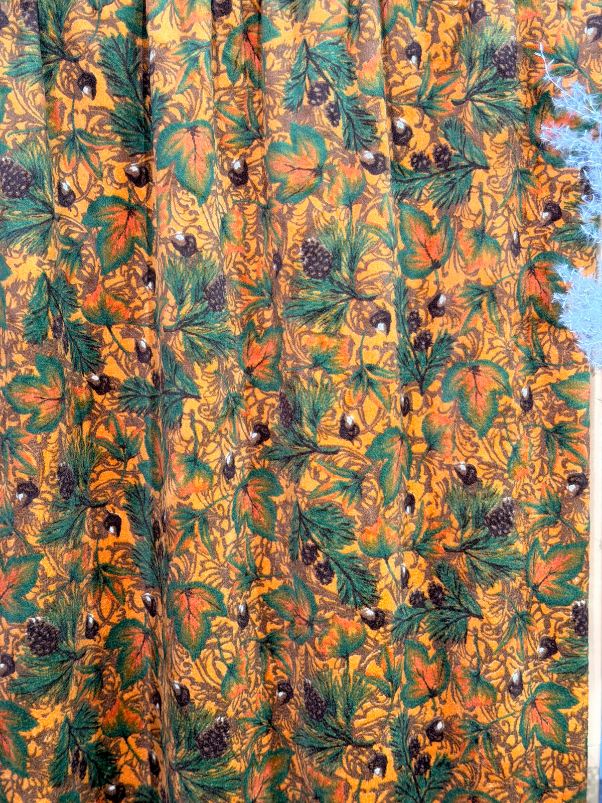 (MINKY) GREEN LEAVE & ACORNS ON ORANGE