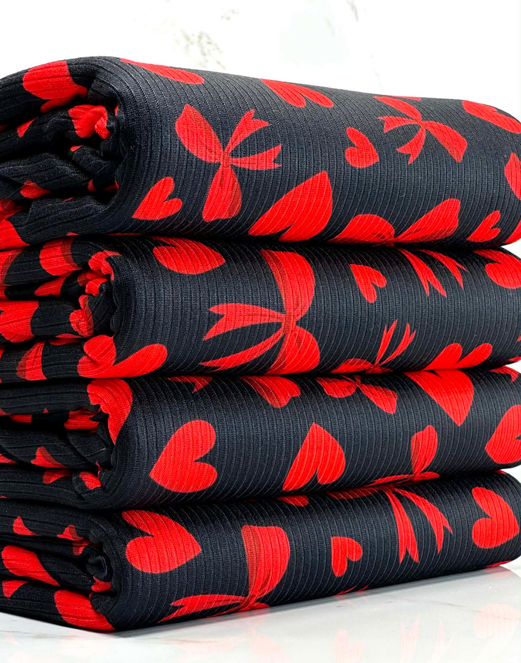 (4X2 YUMMY RIB) RED HEARTS AND BOWS ON BLACK (3)