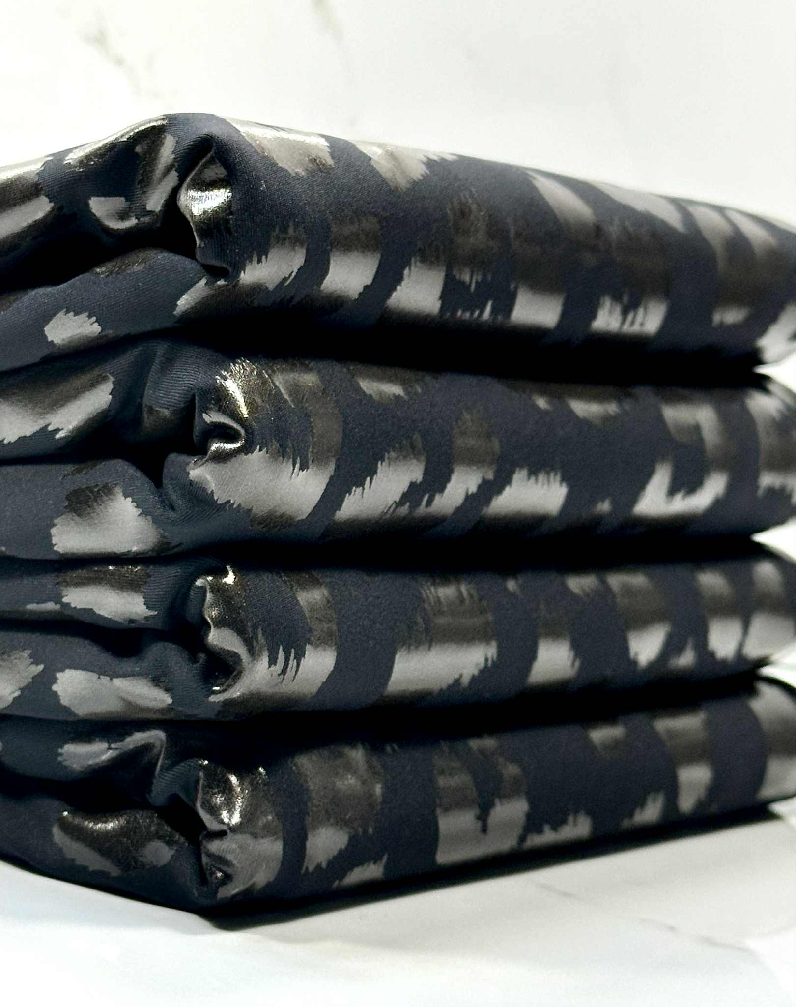(PLEATHER) CHEETAH PRINT ON BLACK (2)