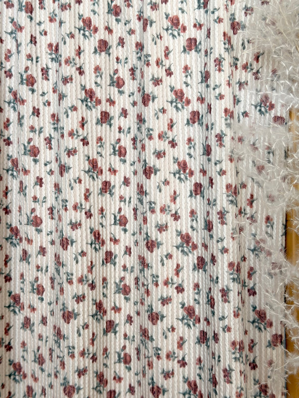 (URBAN RIB) ANTIQUE  BURGUNDY ROSES ON IVORY