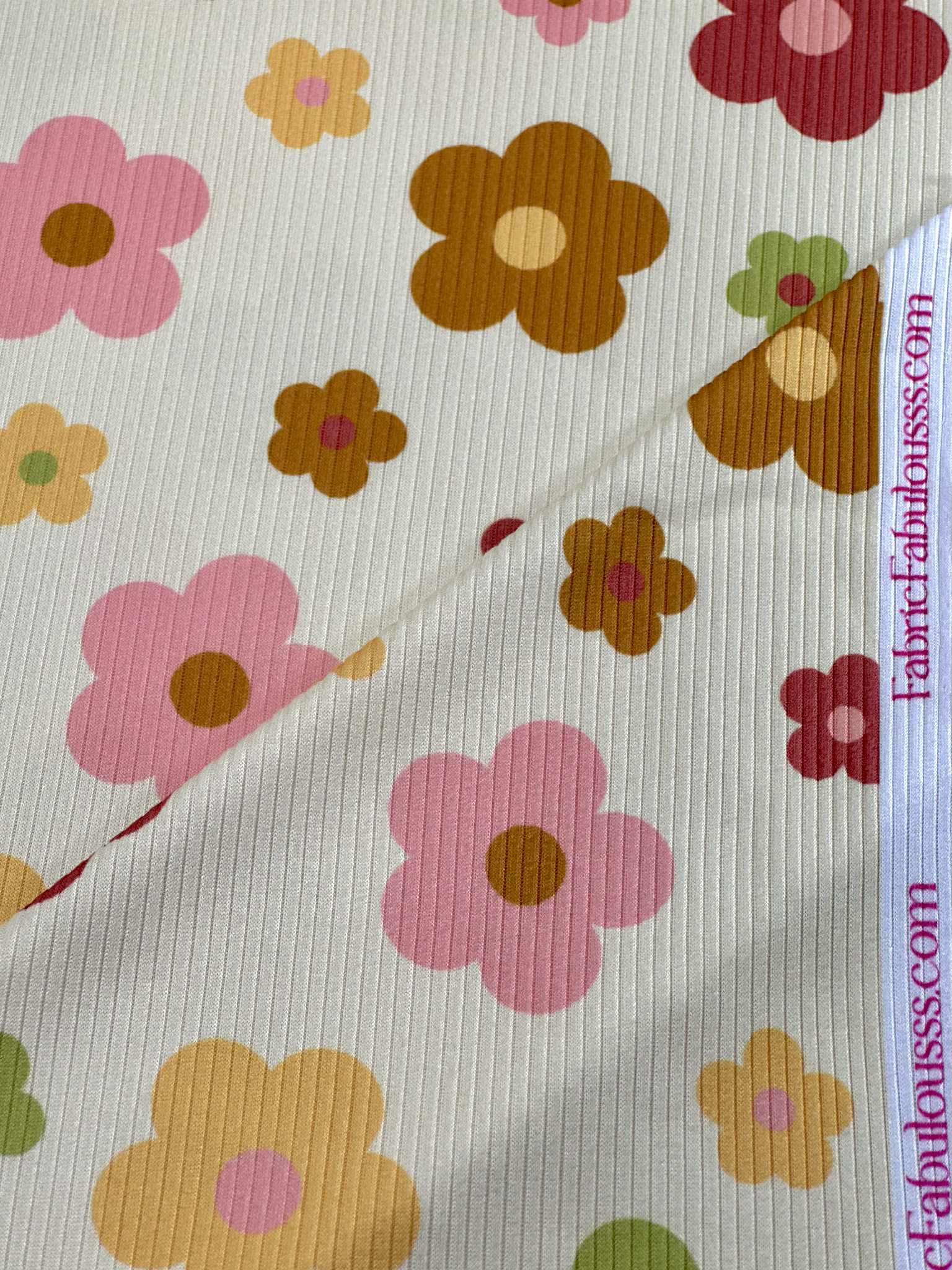 (4X2 RIB) PISTACHIO, BROWN, PINK AND LIGHT MUSTARD DAISIES ON CREAM