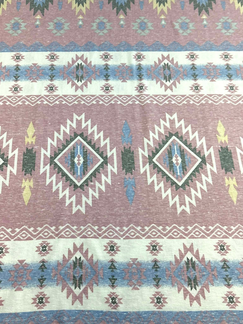 (KNIT) AZTEC PATTERN ON MAUVE