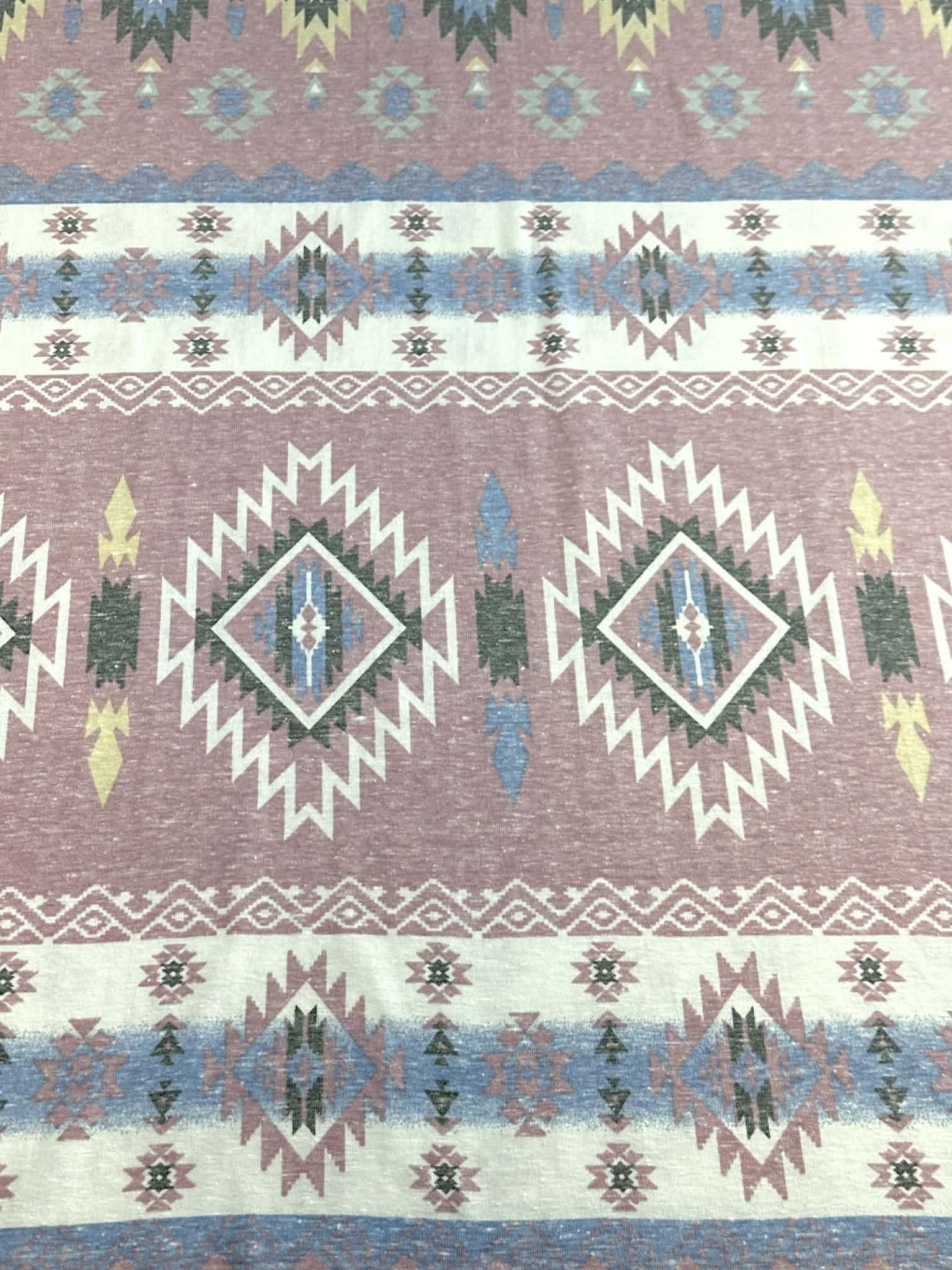 (KNIT) AZTEC PATTERN ON MAUVE