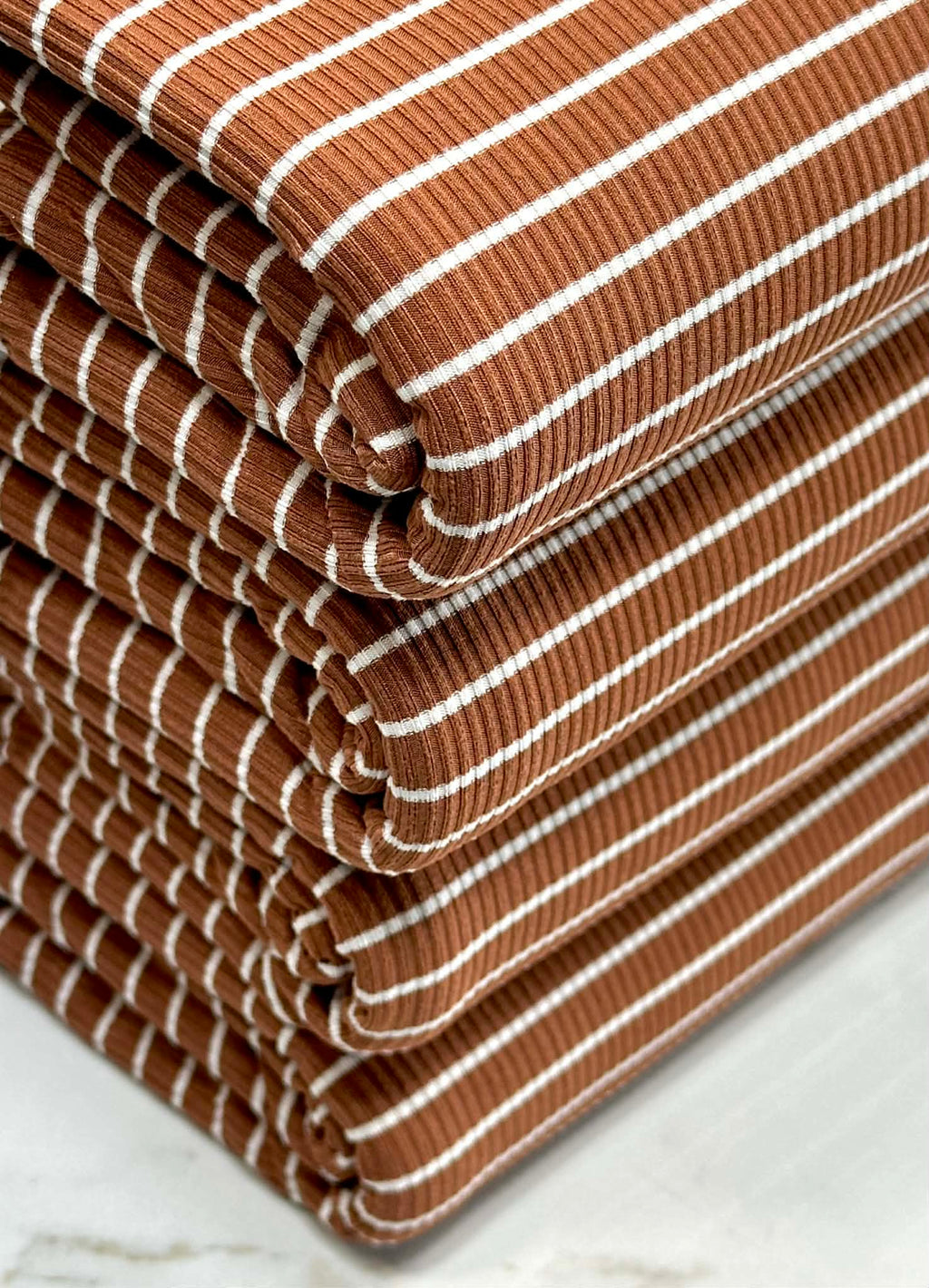 (2X1 YUMMY RIB) OFF WHITE STRIPES ON BROWN