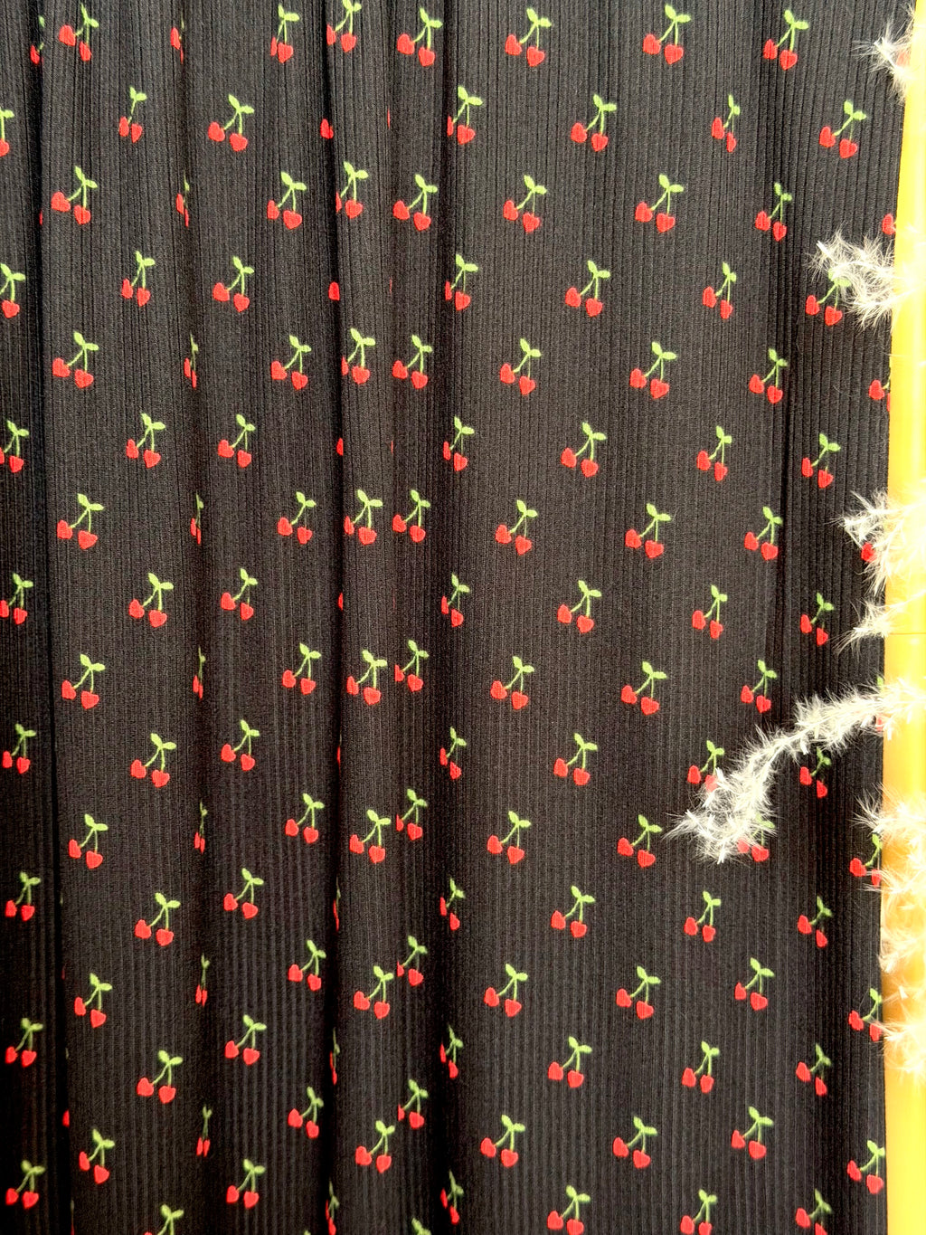 (4X2 YUMMY RIB) RED CHERRY HEARTS ON JET BLACK