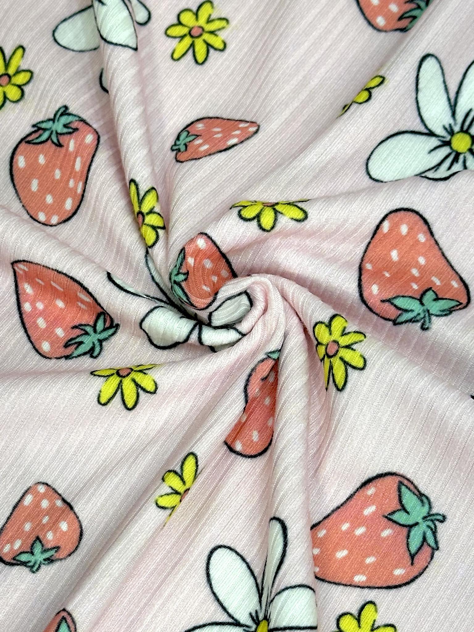 (YUMMY RIB) STRAWBERRIES AND FLOWERS ON PINK