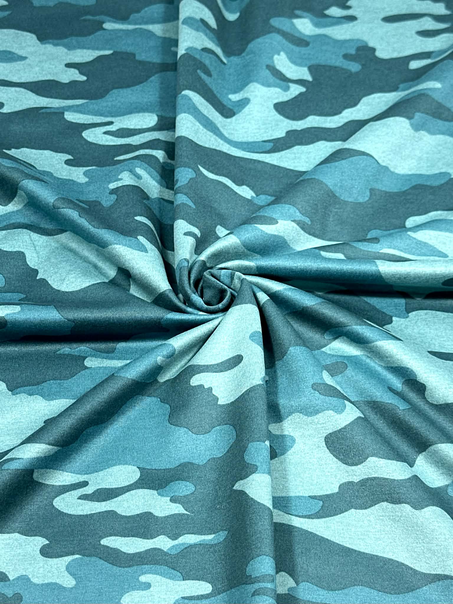 (YOGA) TEAL AND TURQUOISE CAMOFLAGE