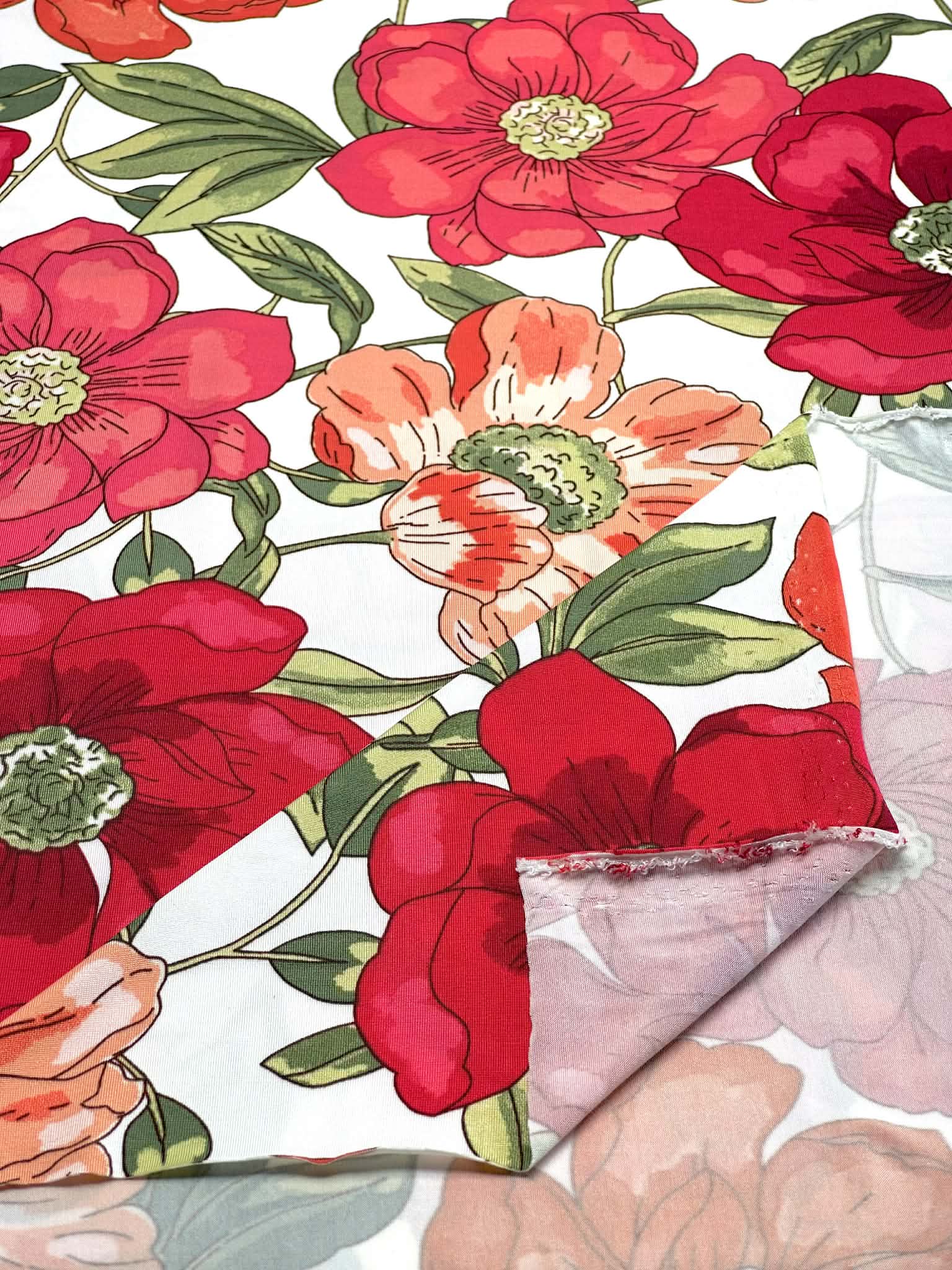 (ITY) RED AND ORANGE BIG FLOWERS ON OFF WHITE