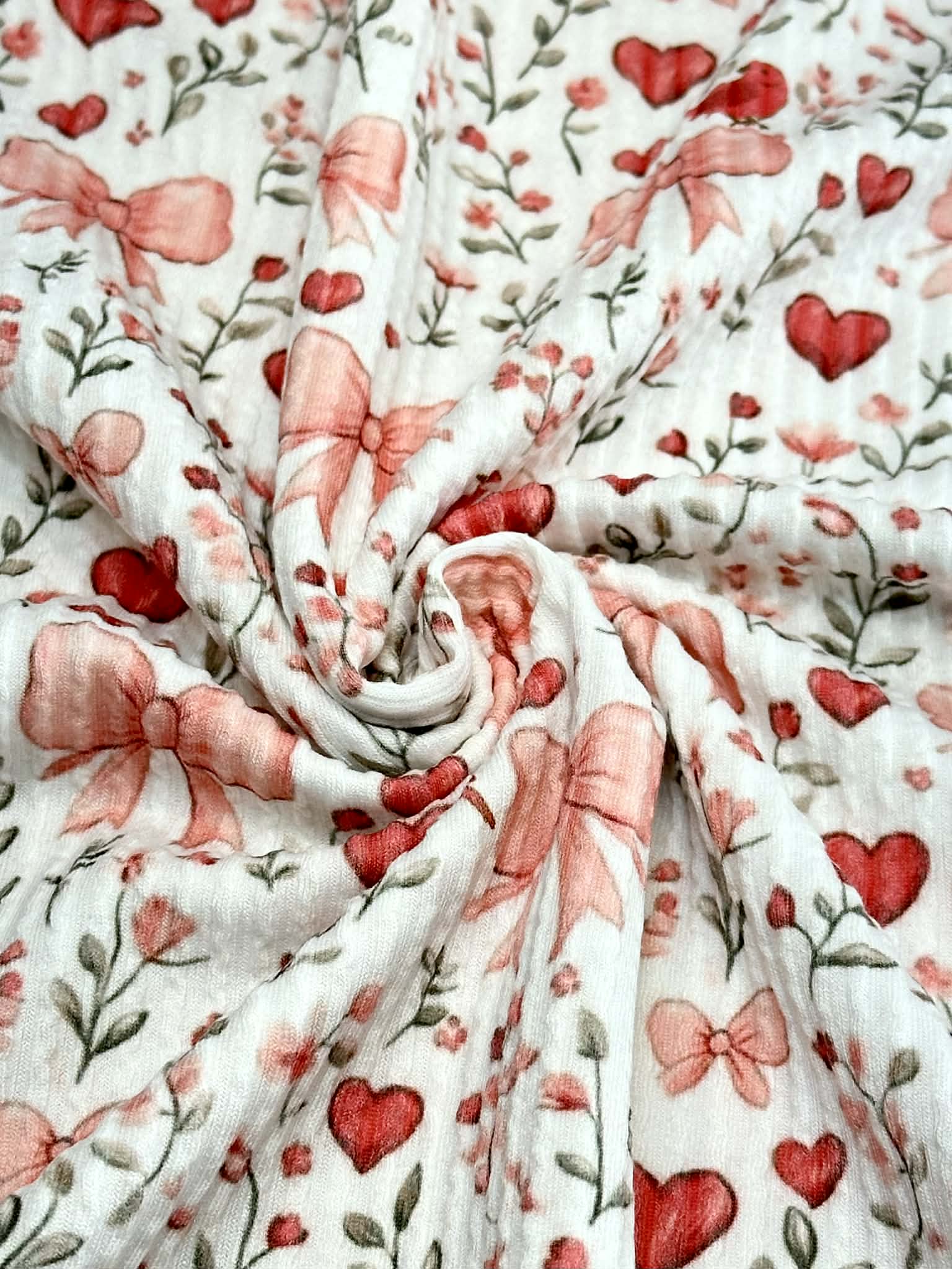 (URBAN RIB) HEARTS, BOWS, FLOWERS, AND RED BIRDS ON OFF WHITE