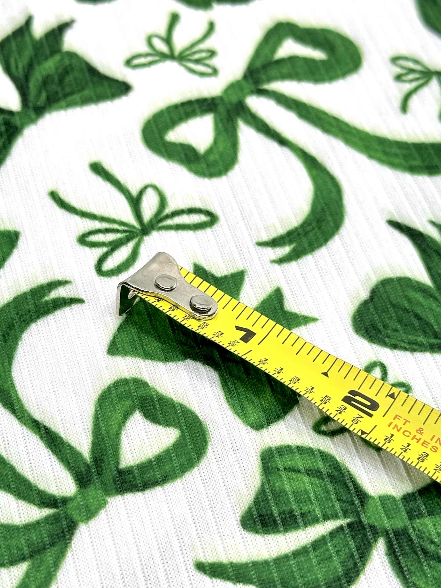 (4X2 RIB) GREEN BOWS ON OFF WHITE