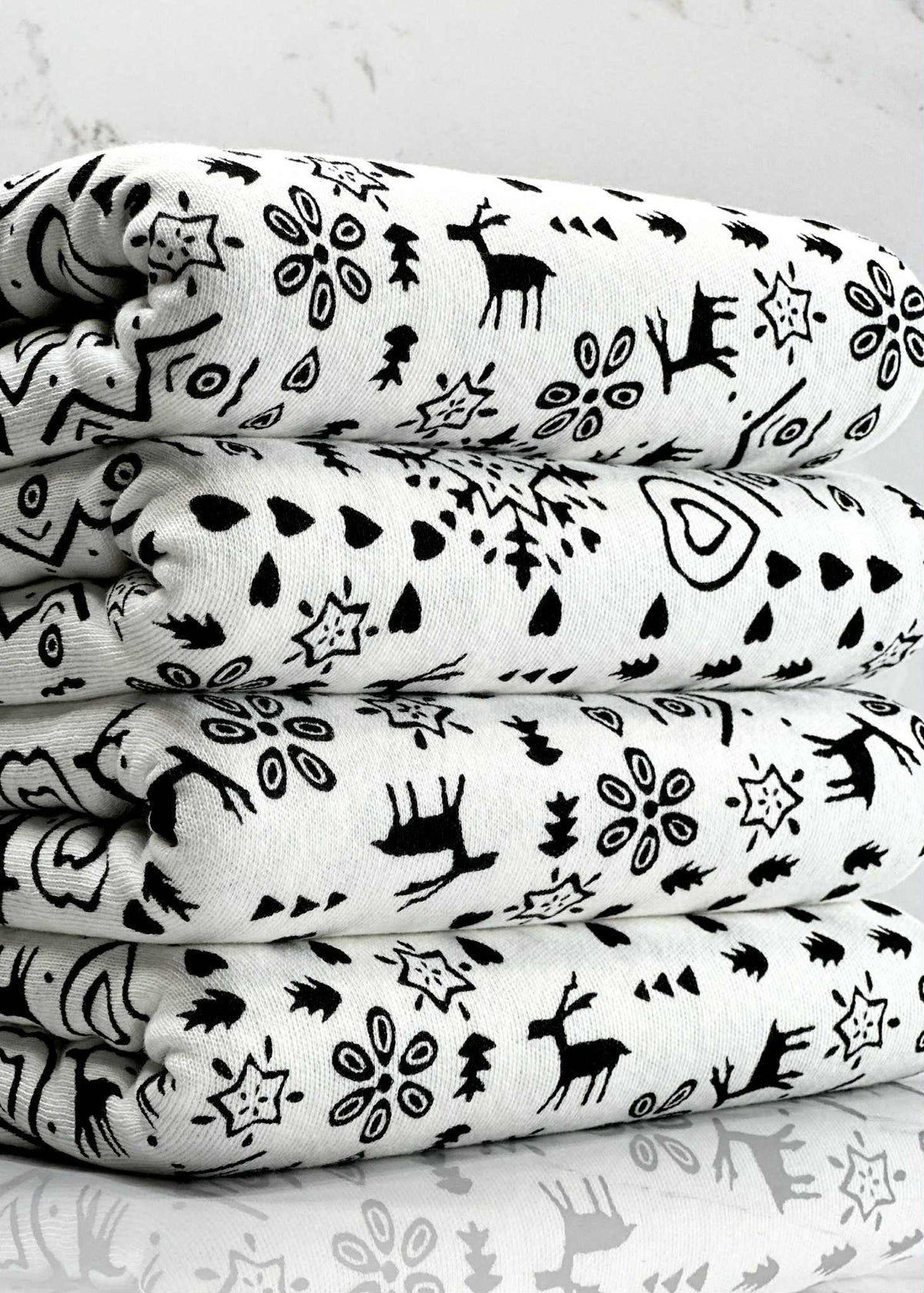 (FRENCH TERRY) BLACK REINDEERS, HEARTS, AND SNOWFLAKES PATTERN ON OFF WHITE (2)