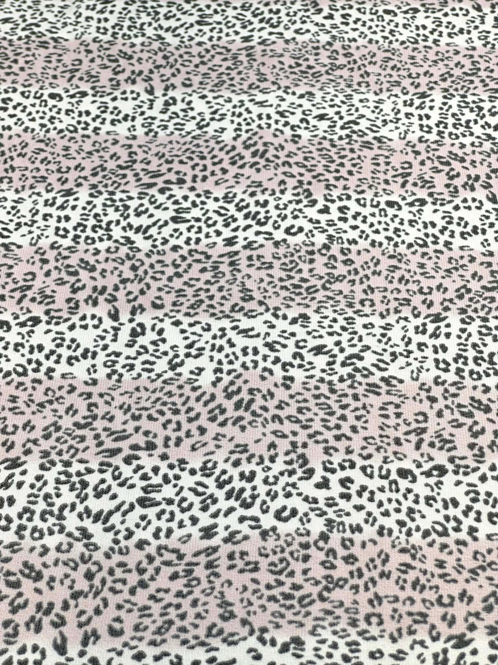 (SWEATER KINT/OAKLEY) TINY CHARCOAL CHEETAH ON 2-TONE BLUSH(5)