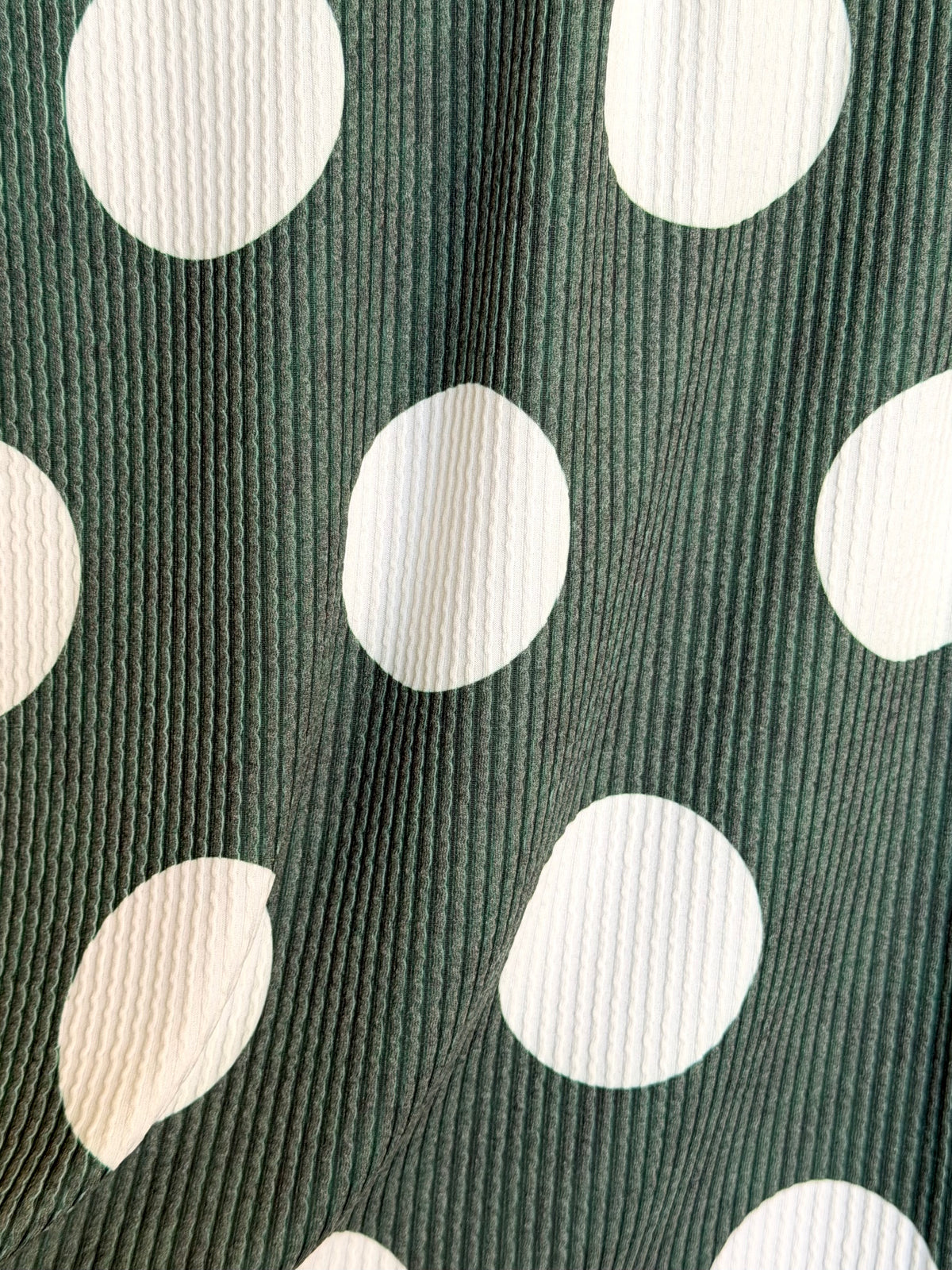 (URBAN RIB) BIG OFF WHITE POLKA DOTS ON EVERGREEN
