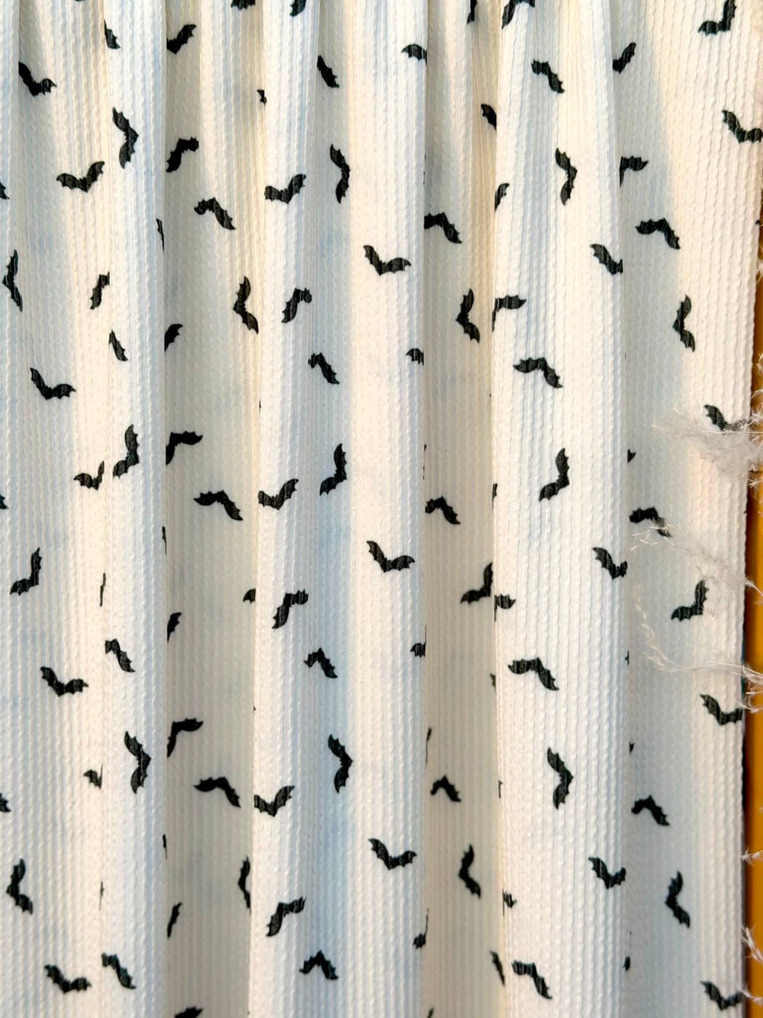 (URBAN RIB) BLACK BATS ON OFF WHITE
