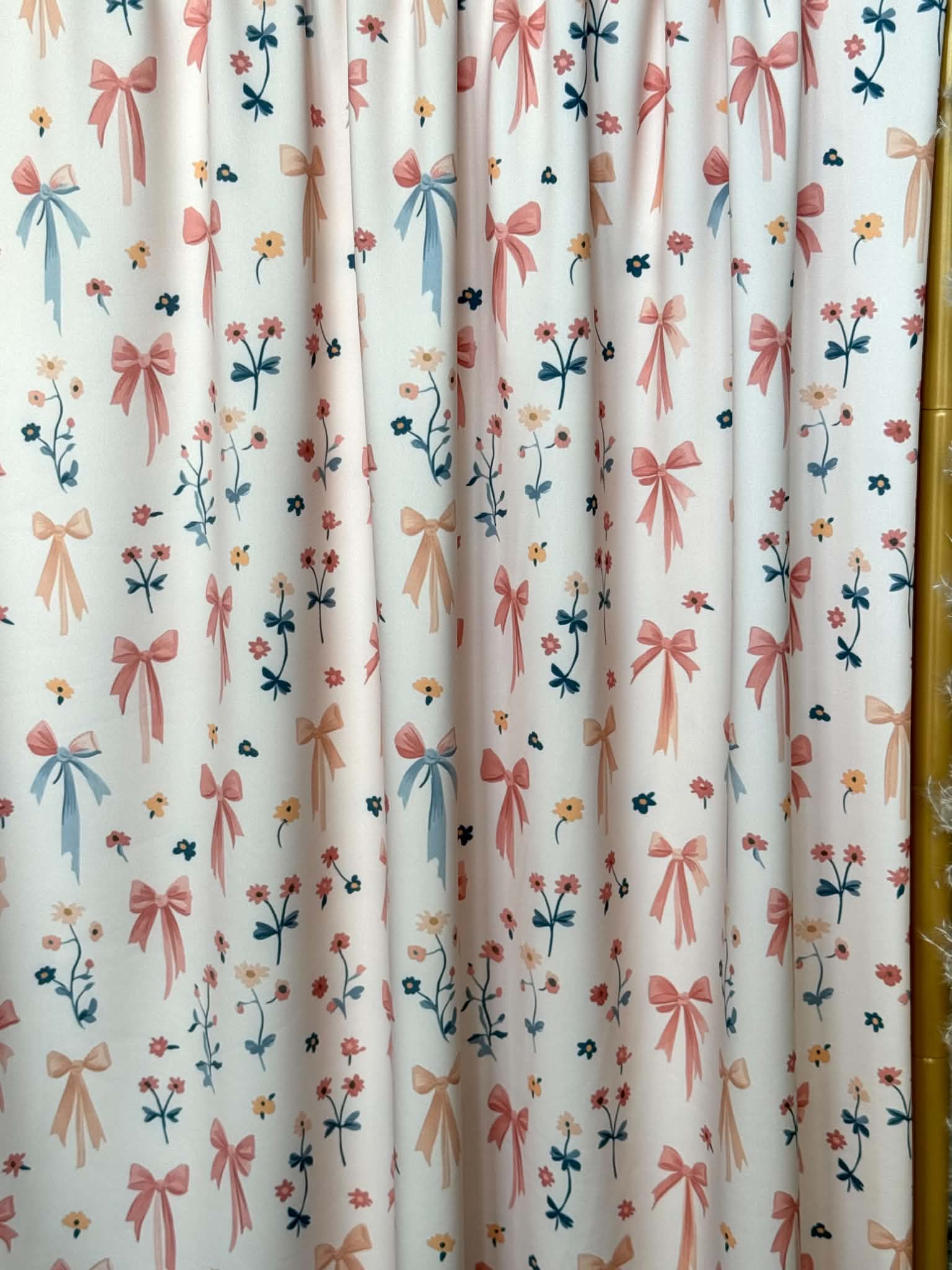 (SWIM) FLOWERS AND BOWS PATTERN ON CREAM