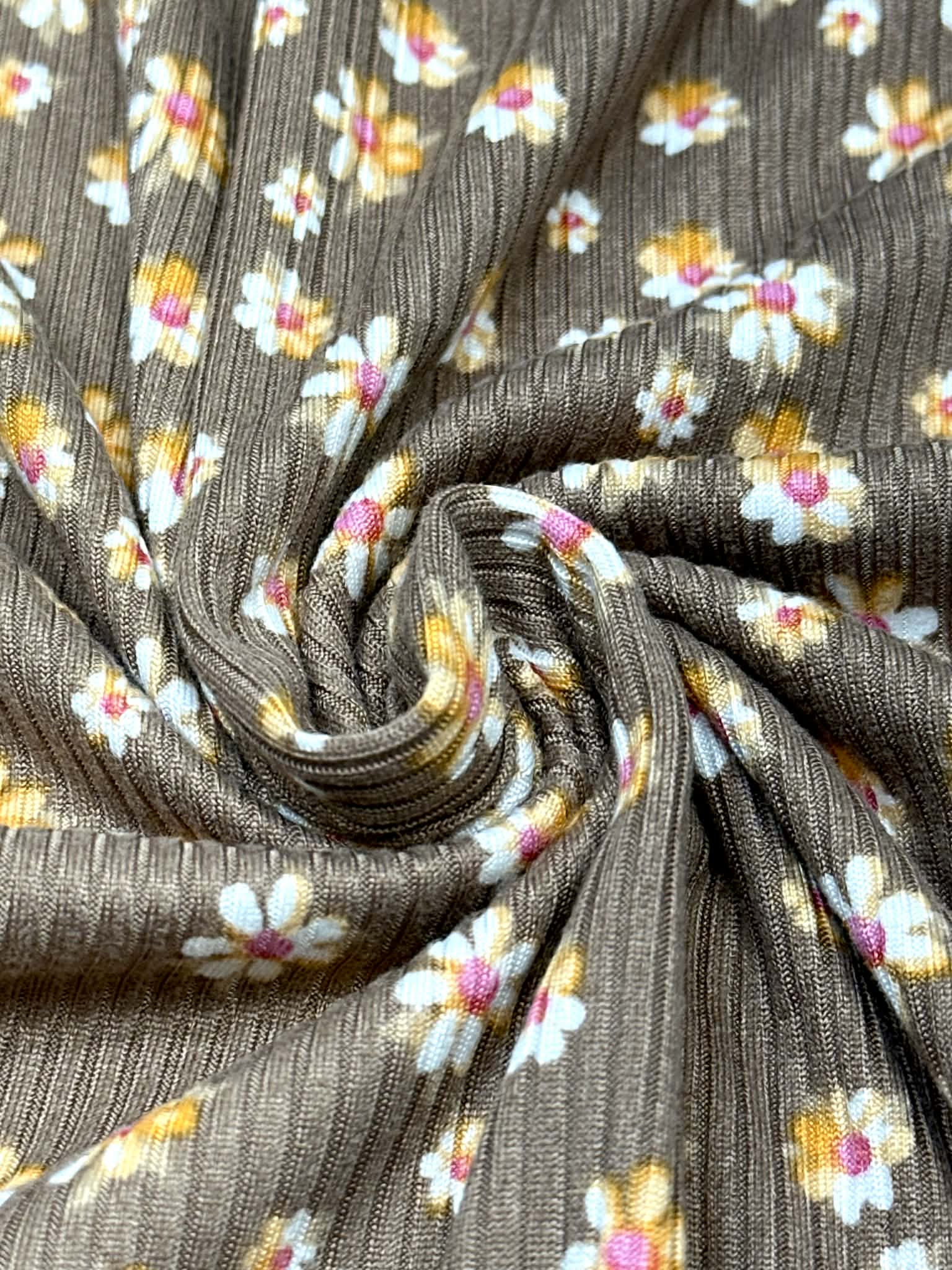 (4X2 YUMMY RIB) ORANGE, PINK, AND OFF WHITE FLOWERS ON POWDER BROWN