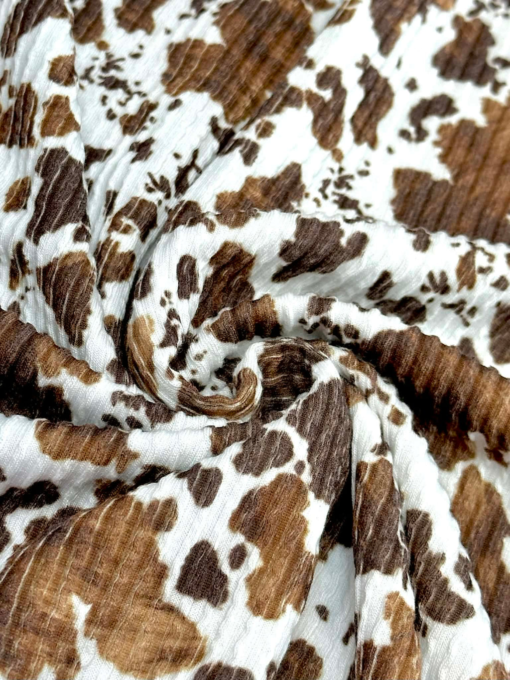 (URBAN RIB) SMALL BROWN COW FUR PRINT ON OFF WHITE