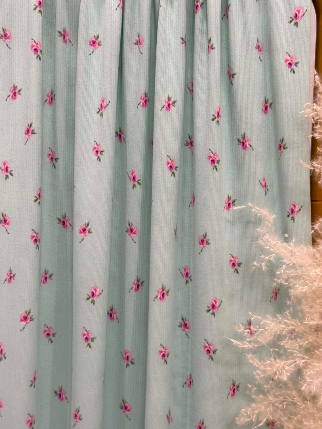 (4X2 RIB) PINK FLOWERS ON LIGHT MINT