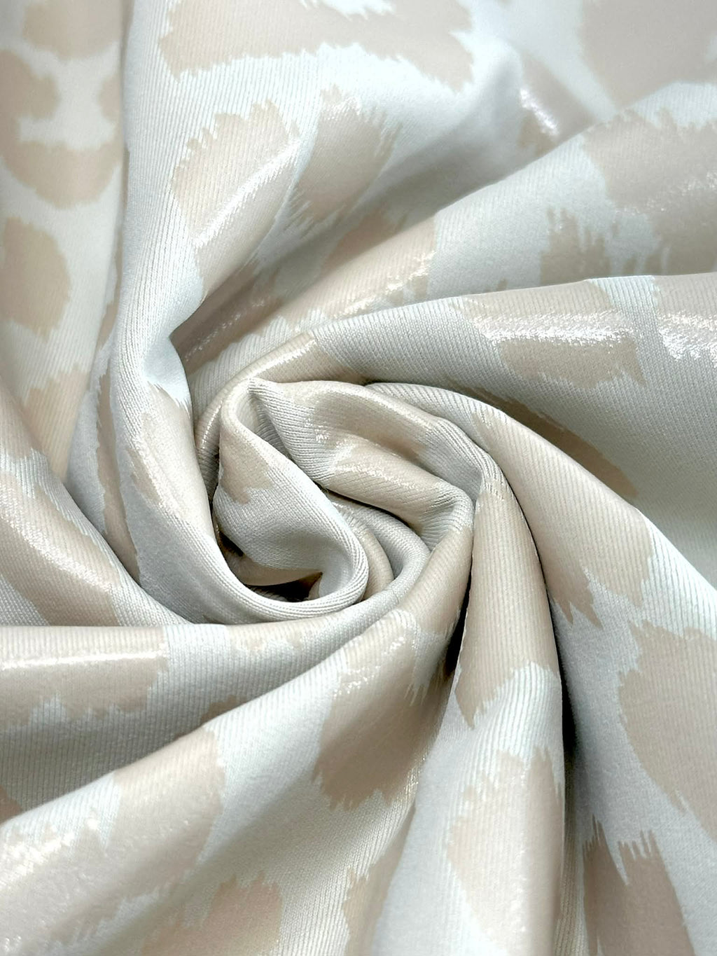 (PLEATHER) GLOSSY CREAM CHEETAH ON FLAT CREAM